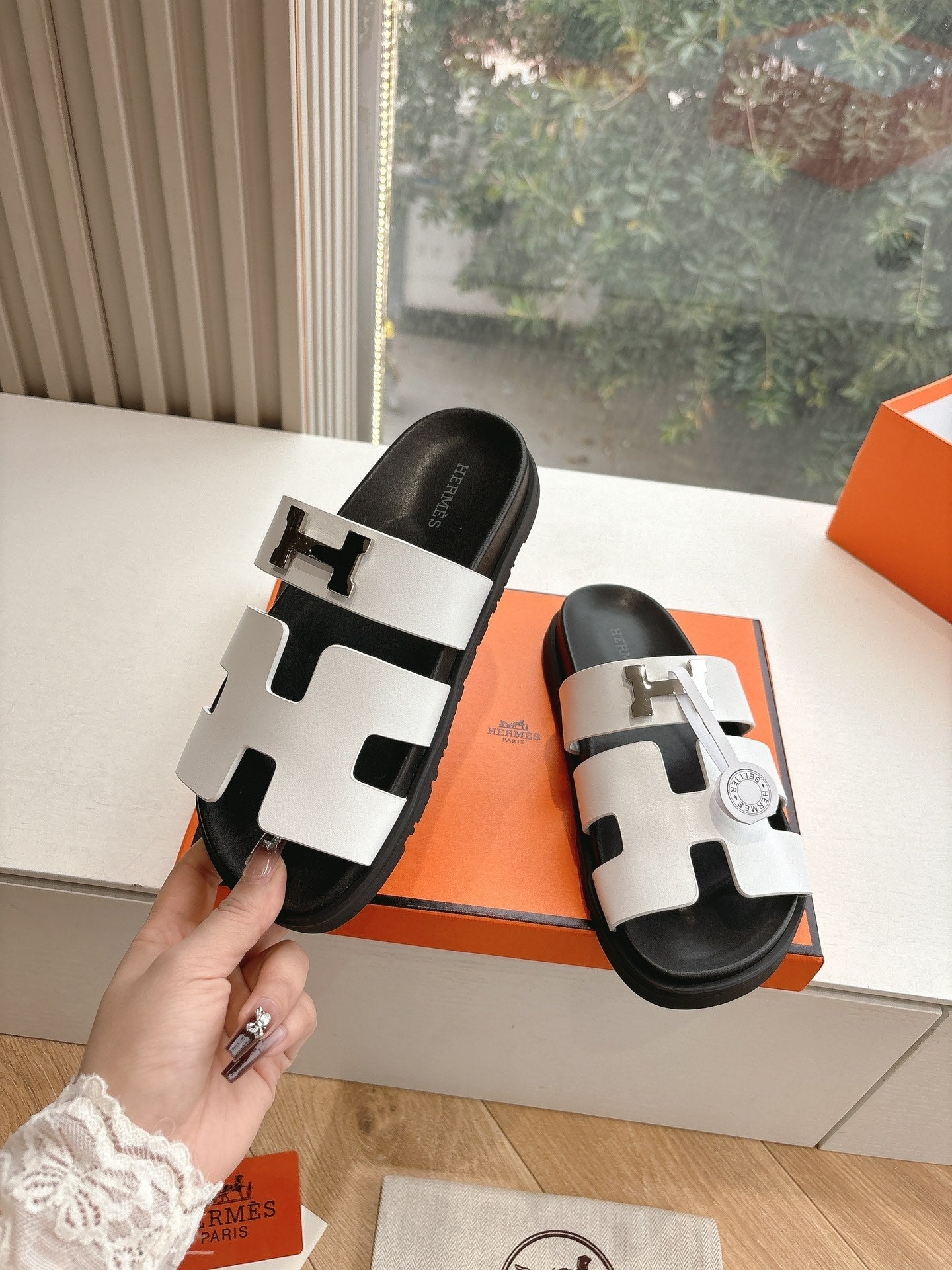 CHYPRE SANDAL IN WHITE CALFSKIN - 35