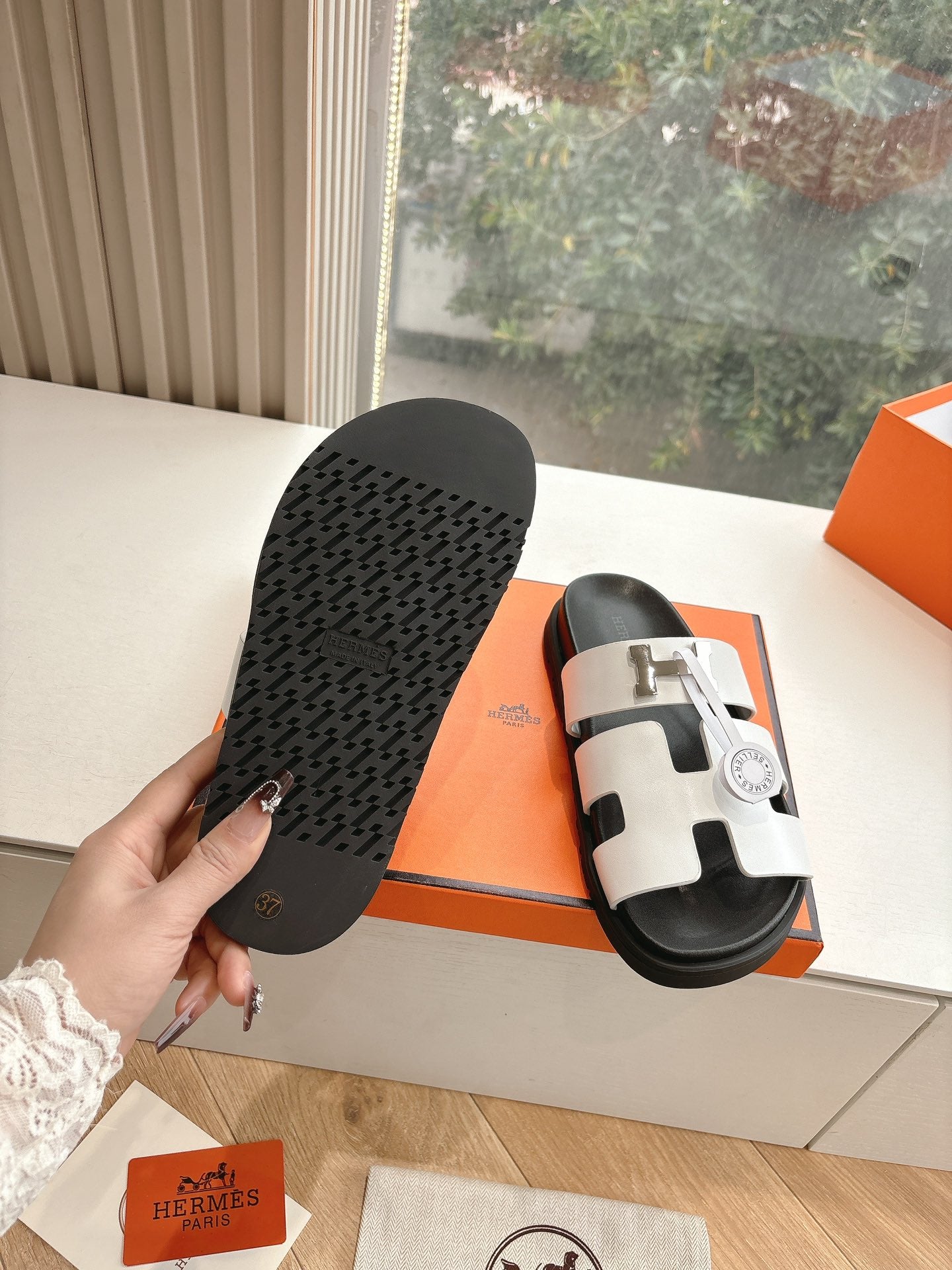 CHYPRE SANDAL IN WHITE CALFSKIN - 35