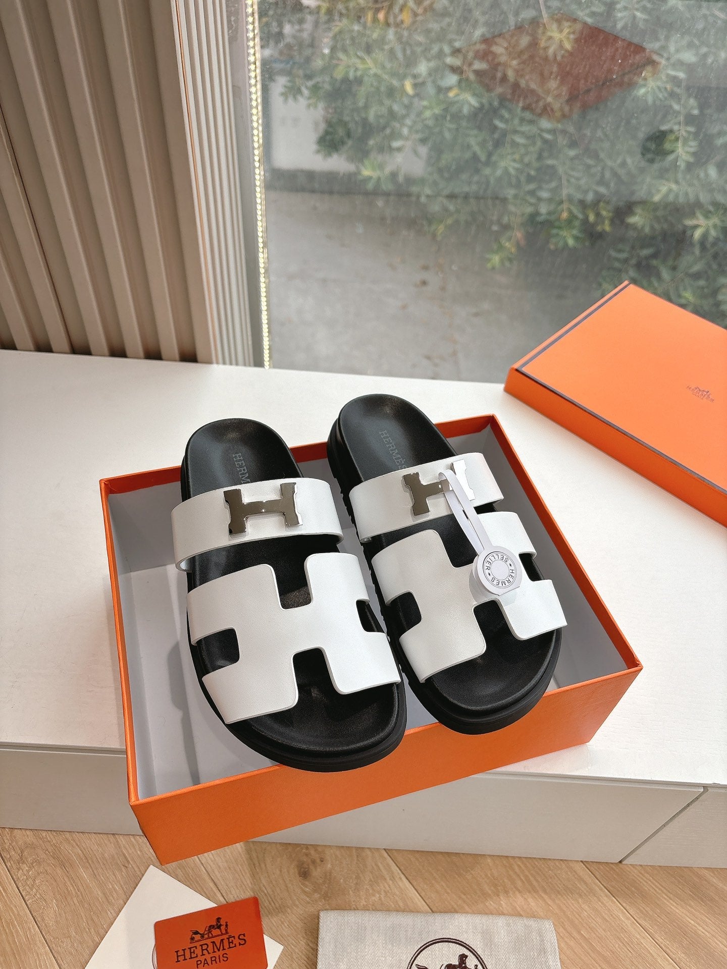 CHYPRE SANDAL IN WHITE CALFSKIN - 35