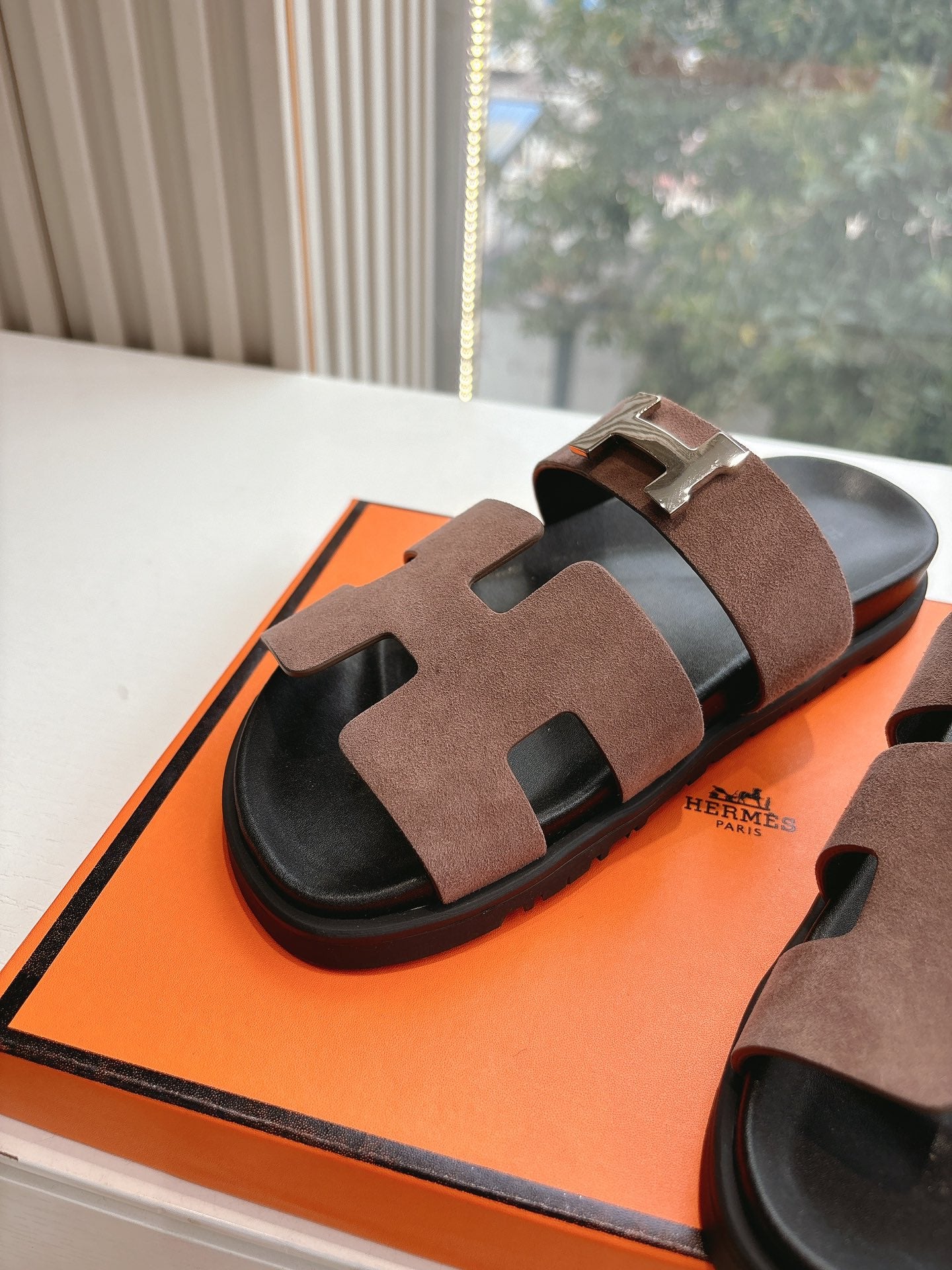 CHYPRE SANDAL IN MEDIUM BROWN SUEDE - 35