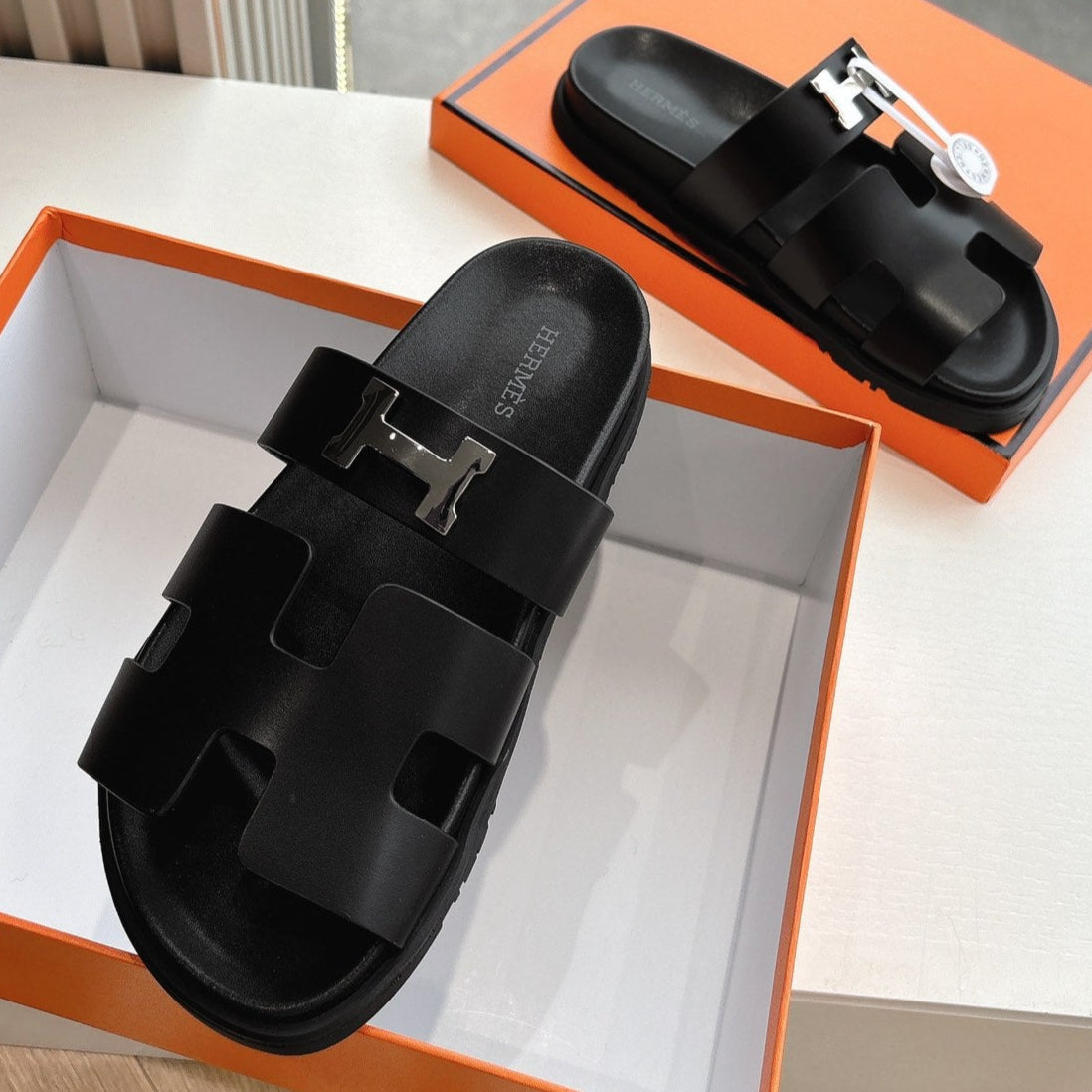 CHYPRE SANDAL IN BLACK CALFSKIN - 35