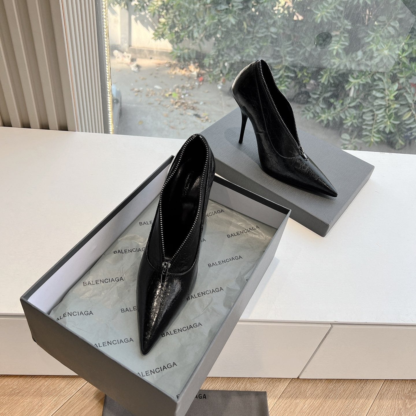 ZIPPER POINTED-TOE HIGH PUMPS IN BLACK WAX-OIL SHEEPSKIN - 34