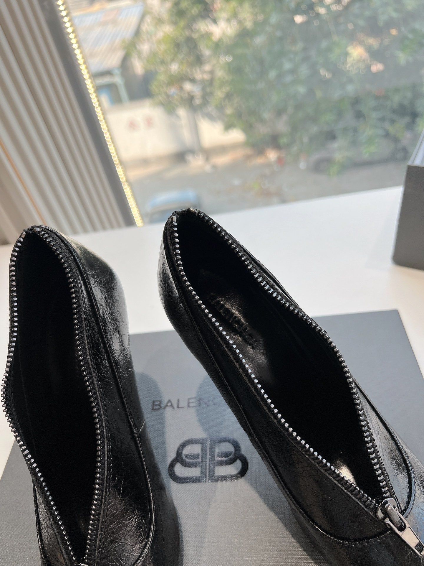 ZIPPER POINTED-TOE HIGH PUMPS IN BLACK WAX-OIL SHEEPSKIN - 34