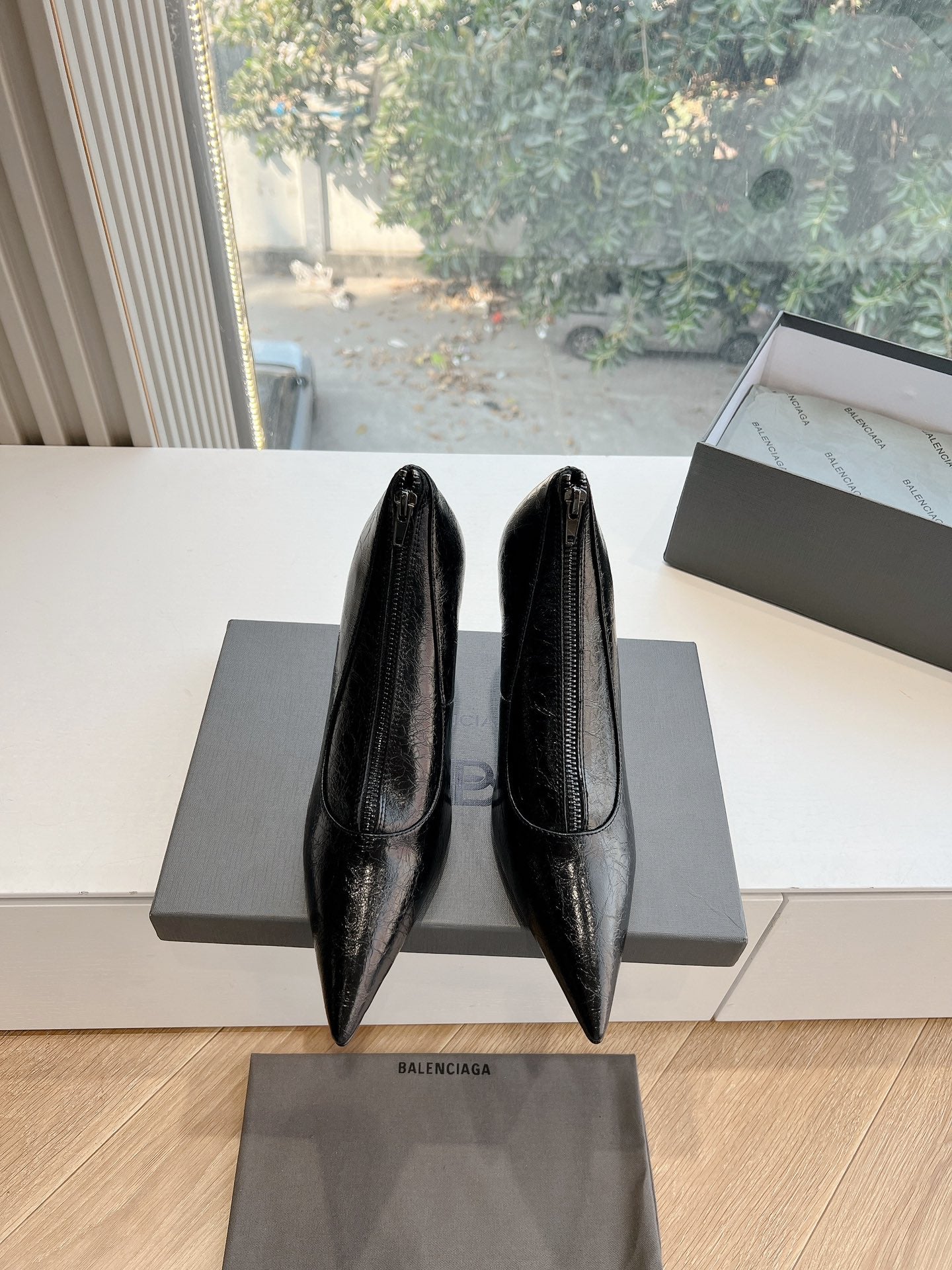 ZIPPER POINTED-TOE HIGH PUMPS IN BLACK WAX-OIL SHEEPSKIN - 34