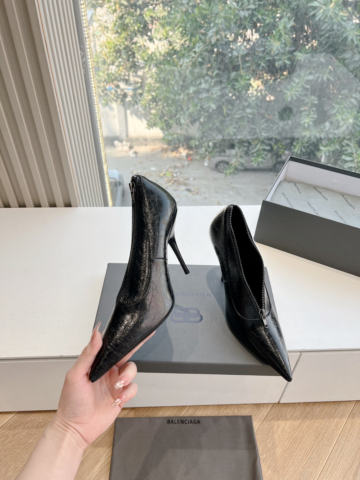 ZIPPER POINTED-TOE HIGH PUMPS IN BLACK WAX-OIL SHEEPSKIN - 34
