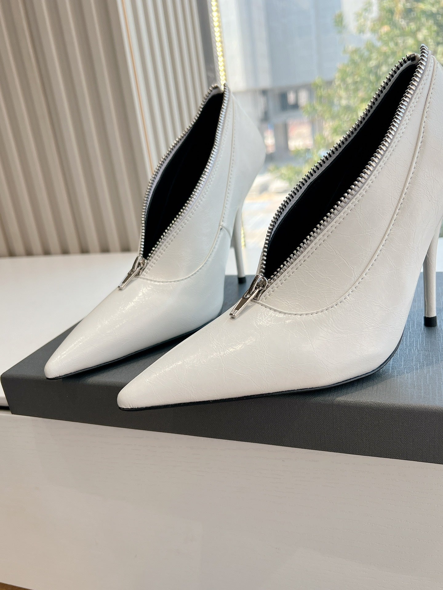 ZIPPER POINTED-TOE HIGH PUMPS IN WHITE WAX-OIL SHEEPSKIN - 34