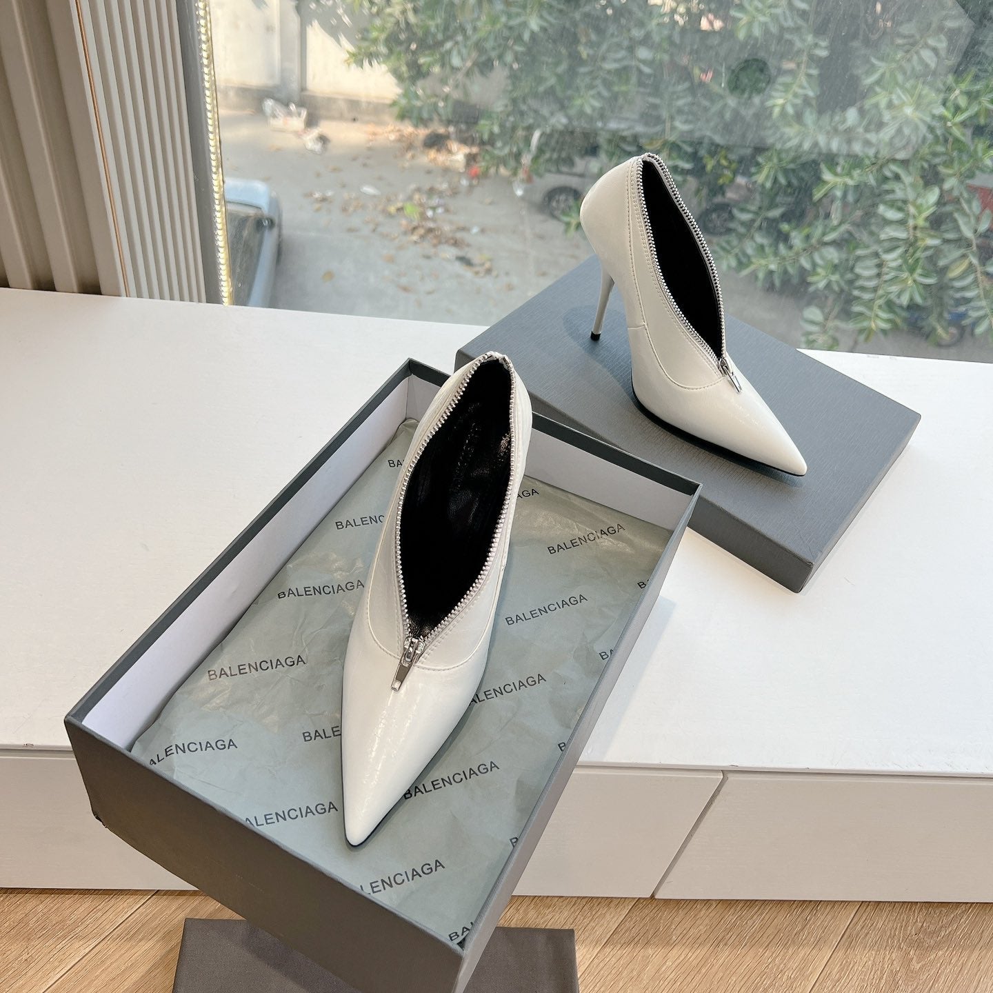 ZIPPER POINTED-TOE HIGH PUMPS IN WHITE WAX-OIL SHEEPSKIN - 34
