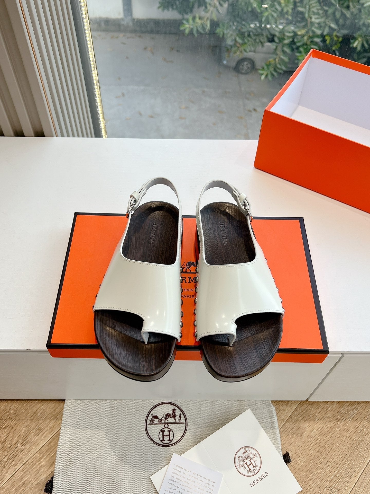 FLAT SANDAL IN WHITE CALFSKIN - 35