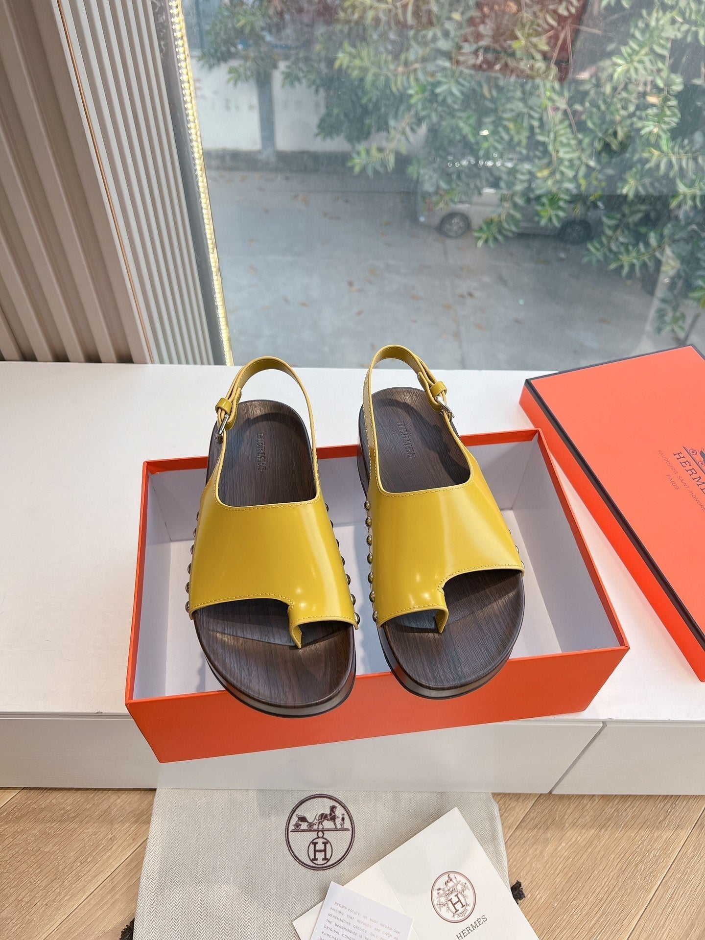 FLAT SANDAL IN CORN YELLOW CALFSKIN - 35