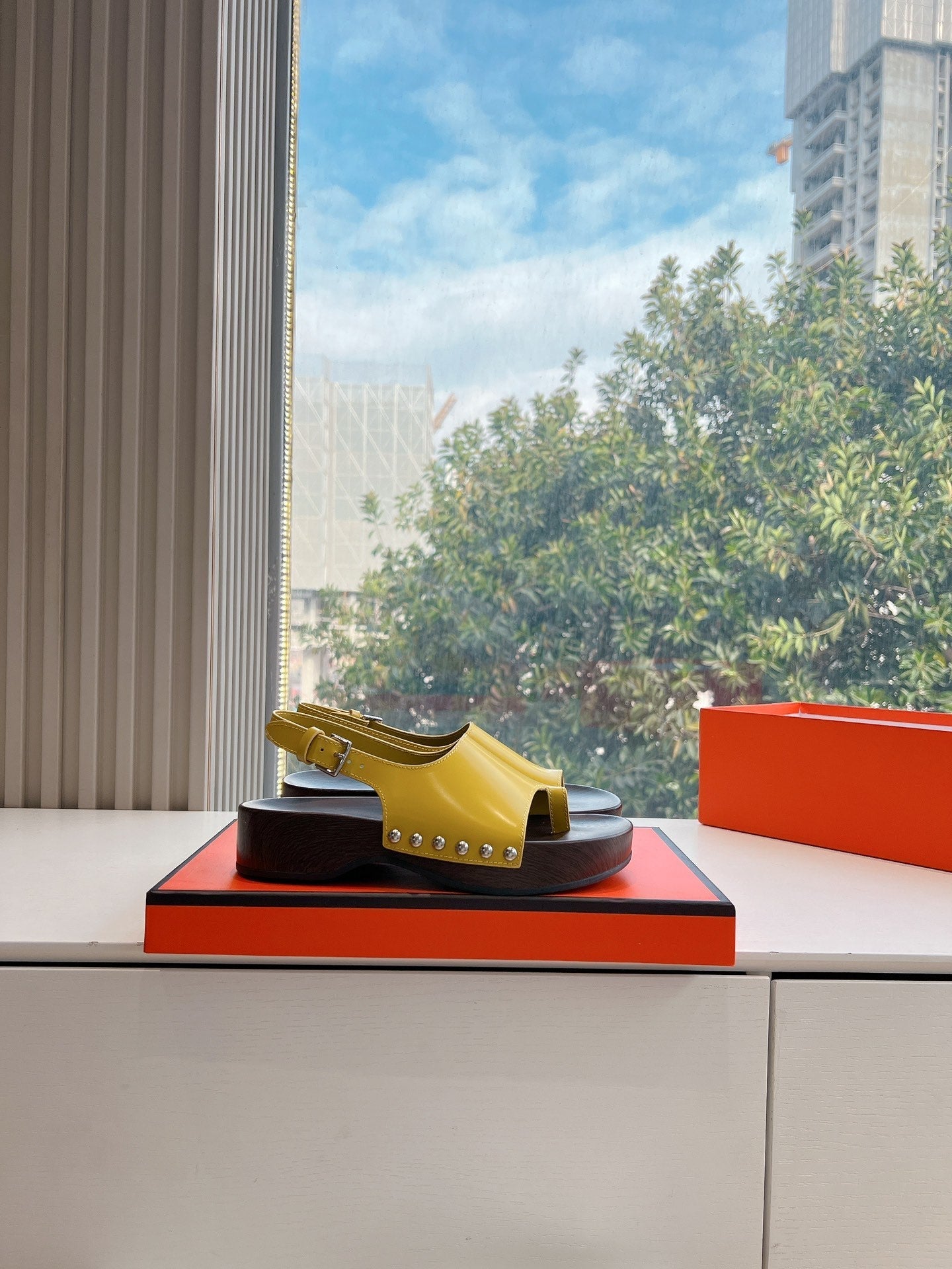 FLAT SANDAL IN CORN YELLOW CALFSKIN - 35