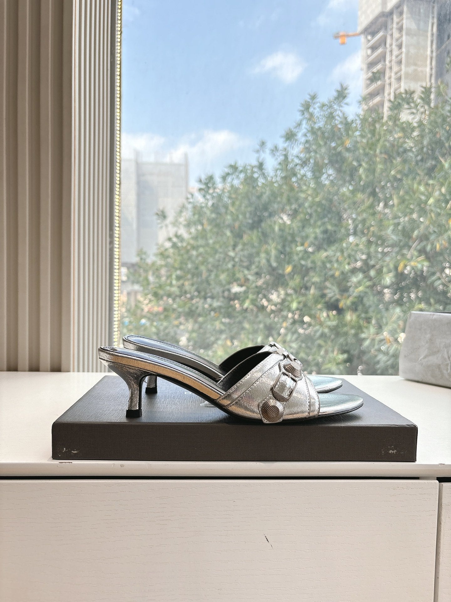 CAGOLE MID-HEEL MULES IN SILVER METALLIC CALFSKIN - 35