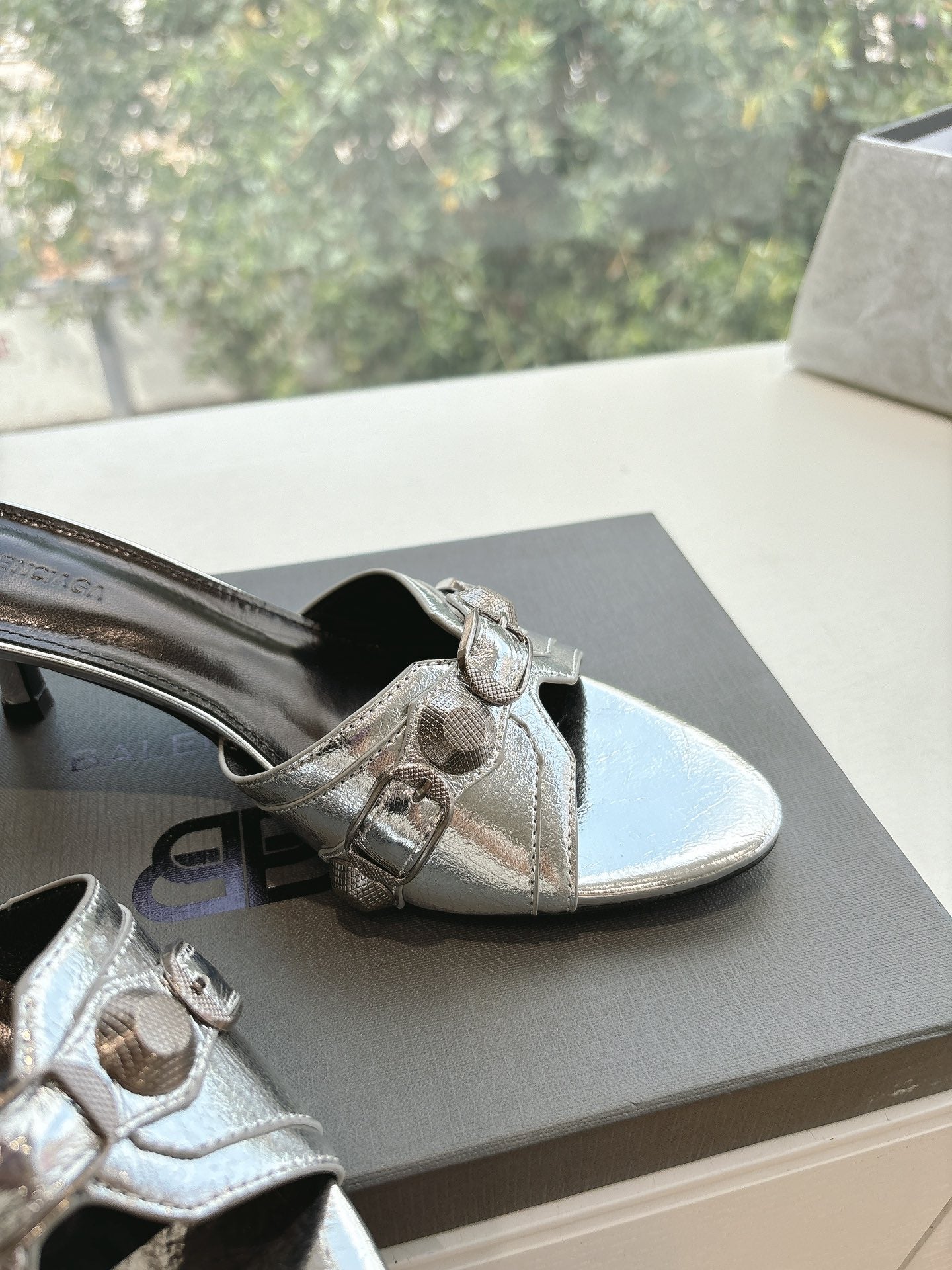 CAGOLE MID-HEEL MULES IN SILVER METALLIC CALFSKIN - 35