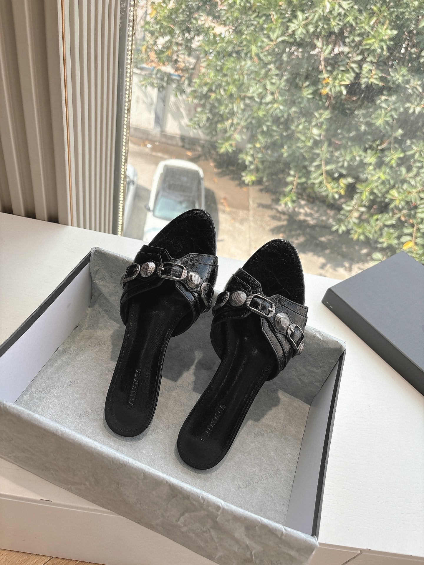 CAGOLE FLAT MULES IN BLACK CALFSKIN - 34