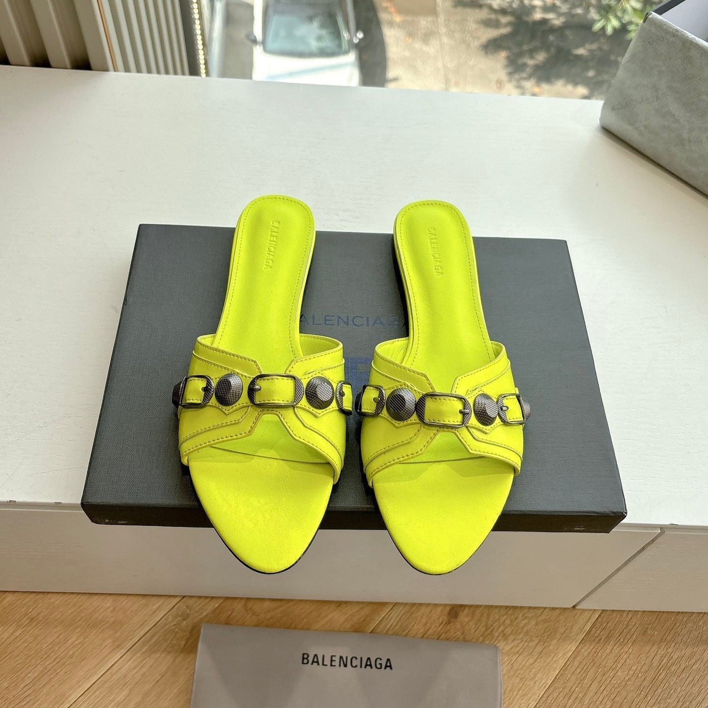 CAGOLE FLAT MULES IN LIME YELLOW CALFSKIN - 34