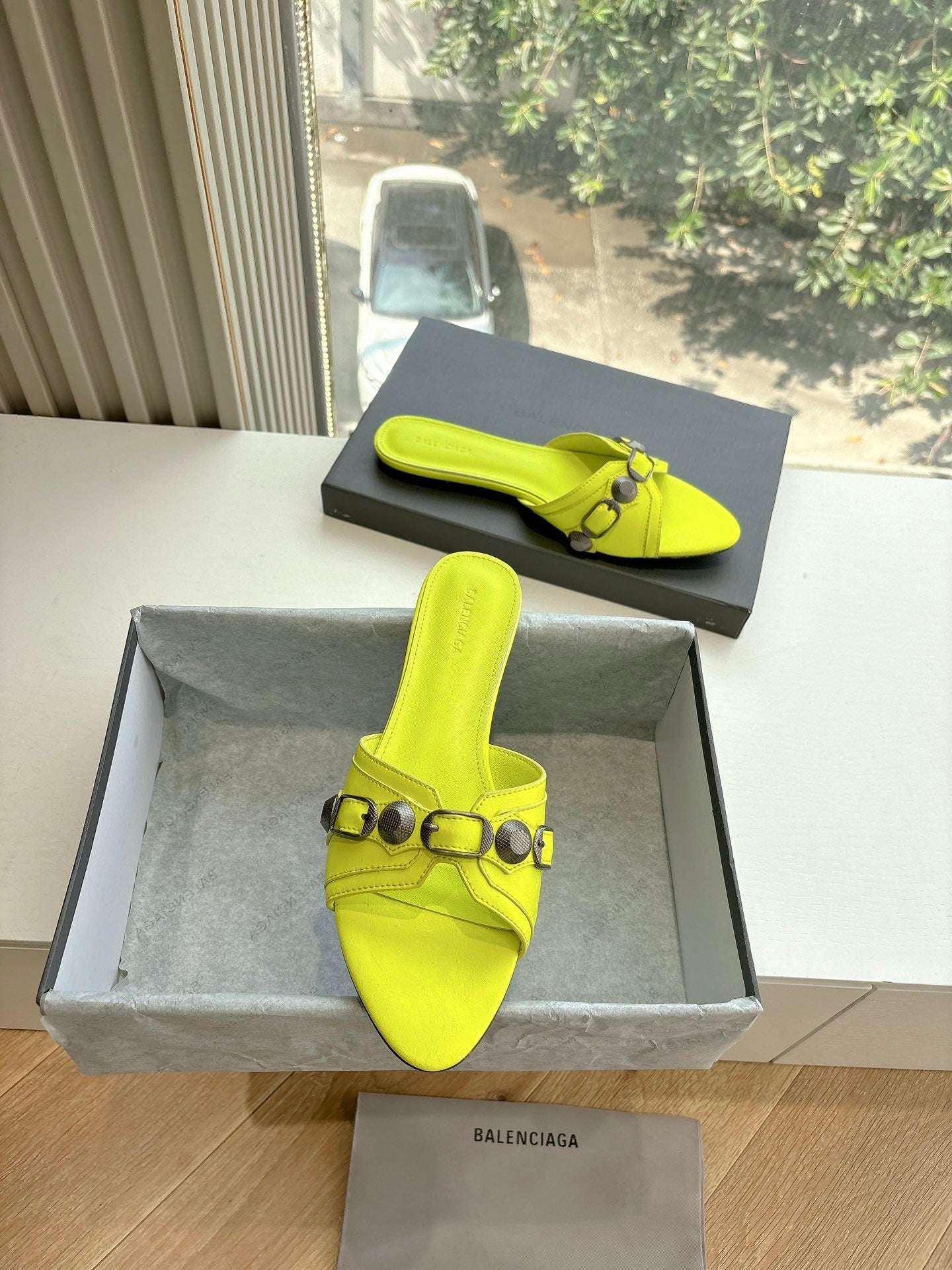 CAGOLE FLAT MULES IN LIME YELLOW CALFSKIN - 34