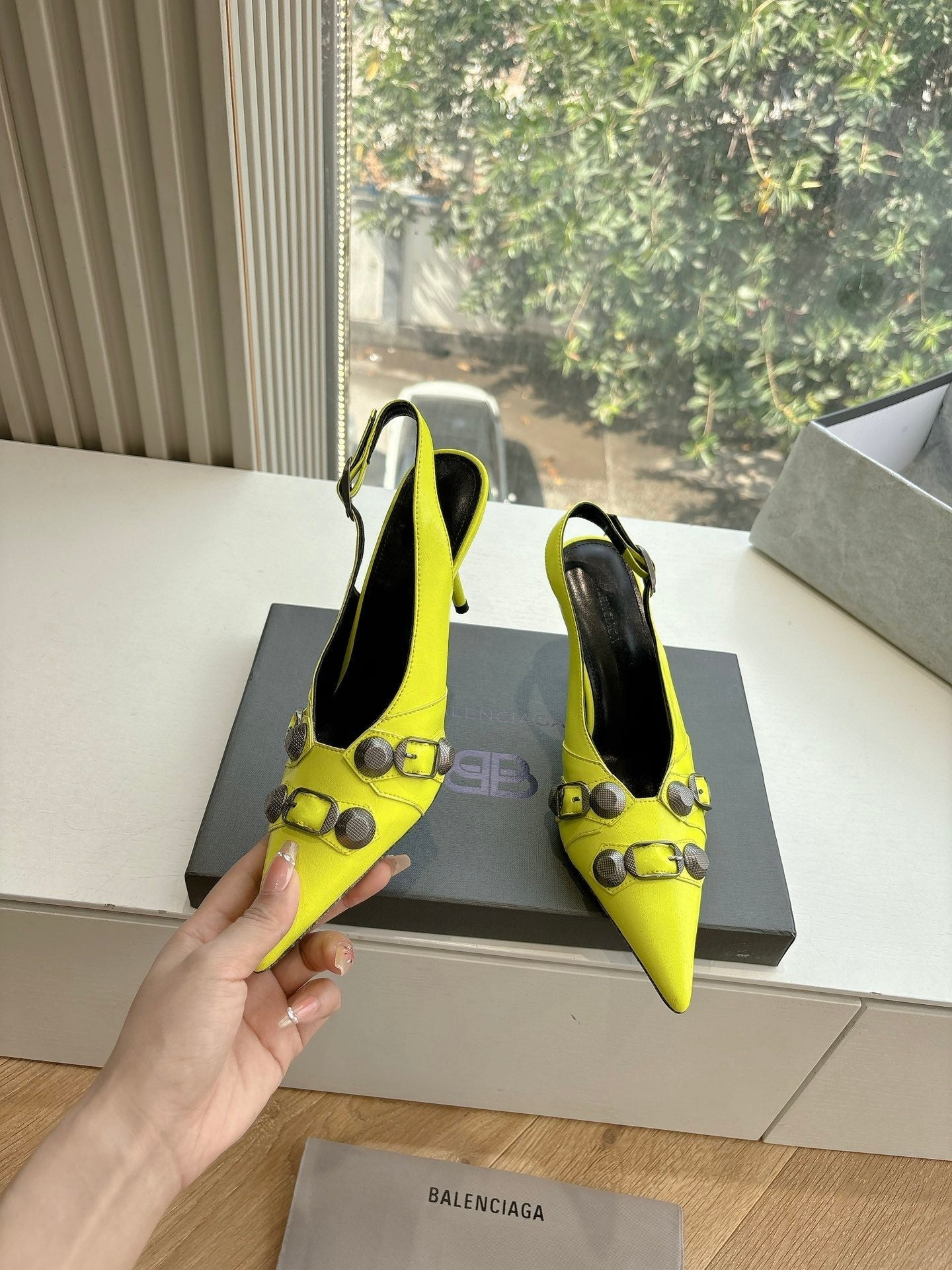 CAGOLE HIGH SLINGBACK IN YELLOW GLOSSY CALFSKIN - 34