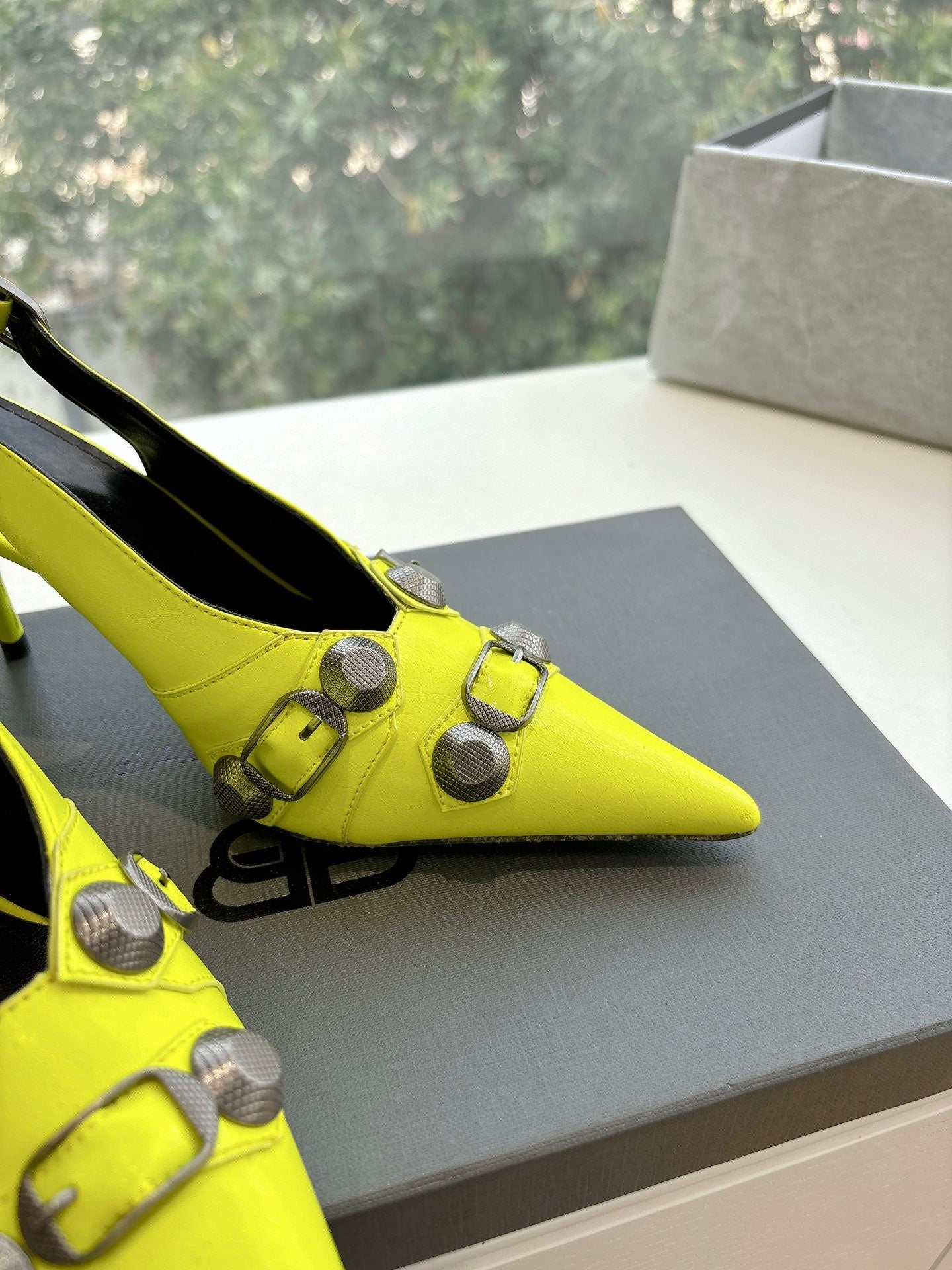 CAGOLE HIGH SLINGBACK IN YELLOW GLOSSY CALFSKIN - 34