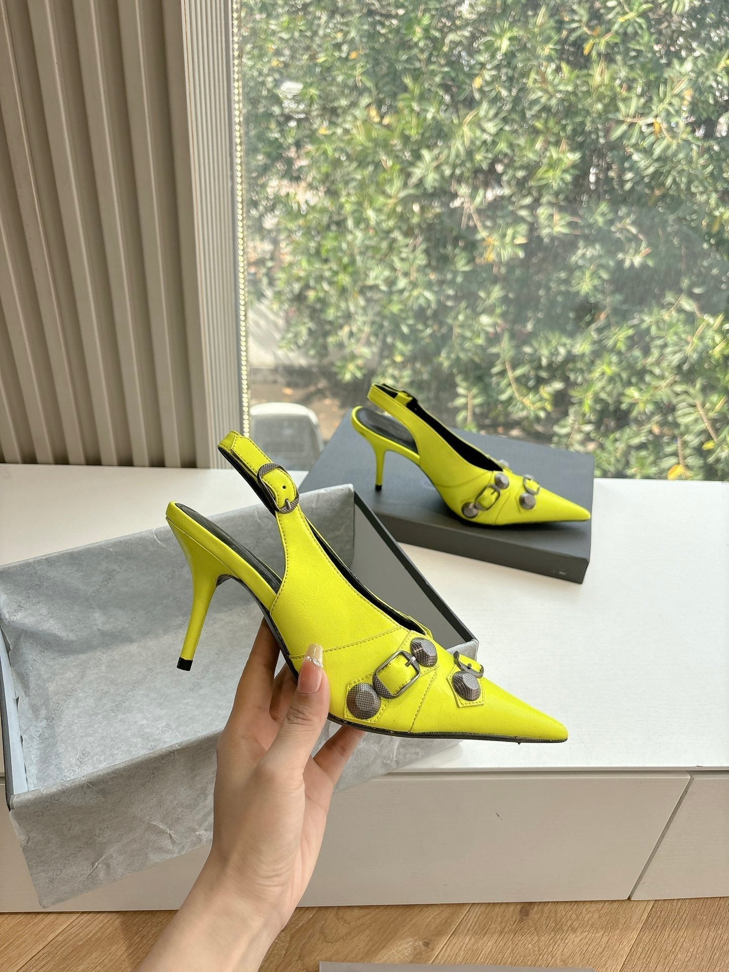 CAGOLE HIGH SLINGBACK IN YELLOW GLOSSY CALFSKIN - 34