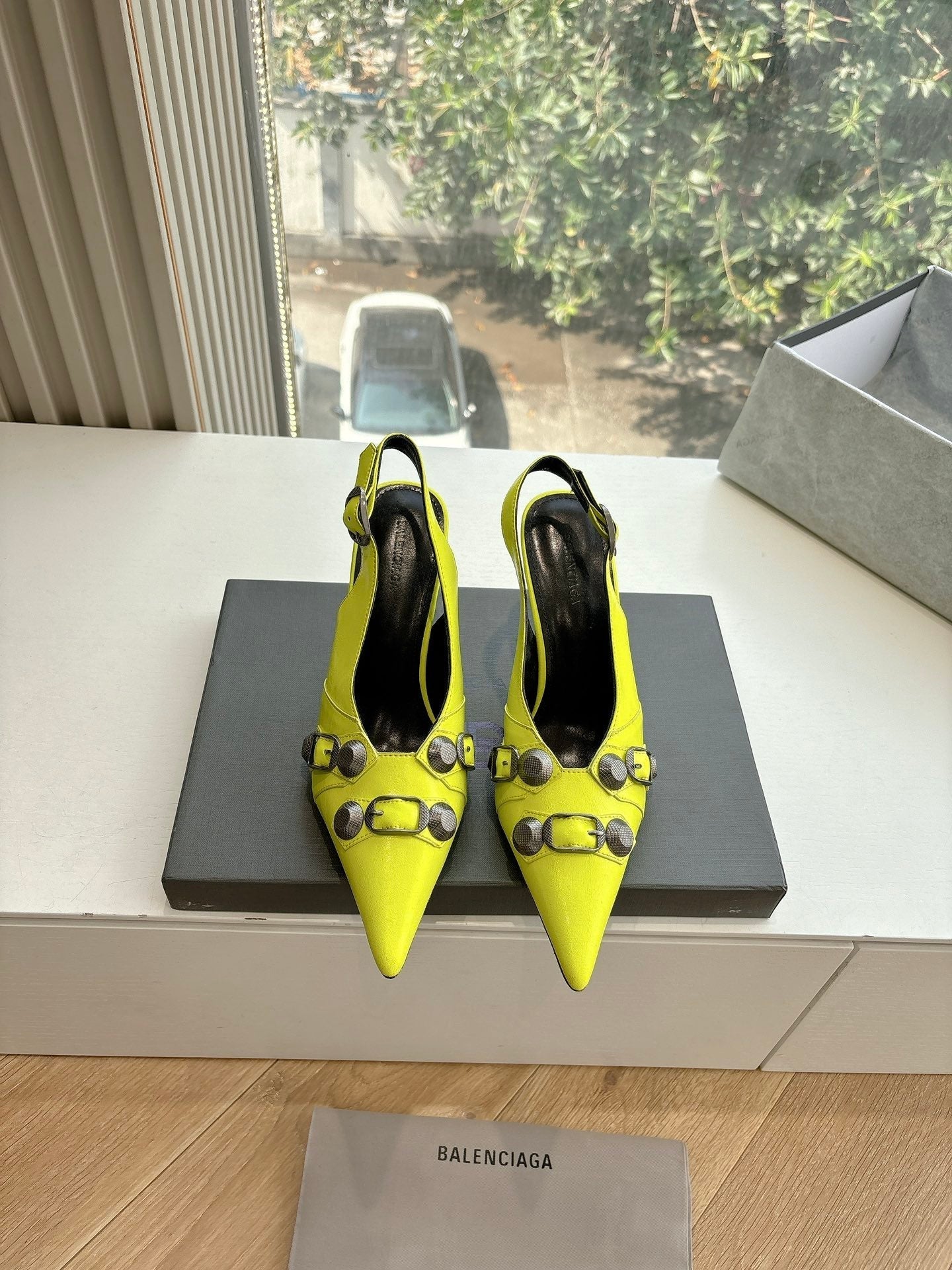 CAGOLE HIGH SLINGBACK IN YELLOW GLOSSY CALFSKIN - 34