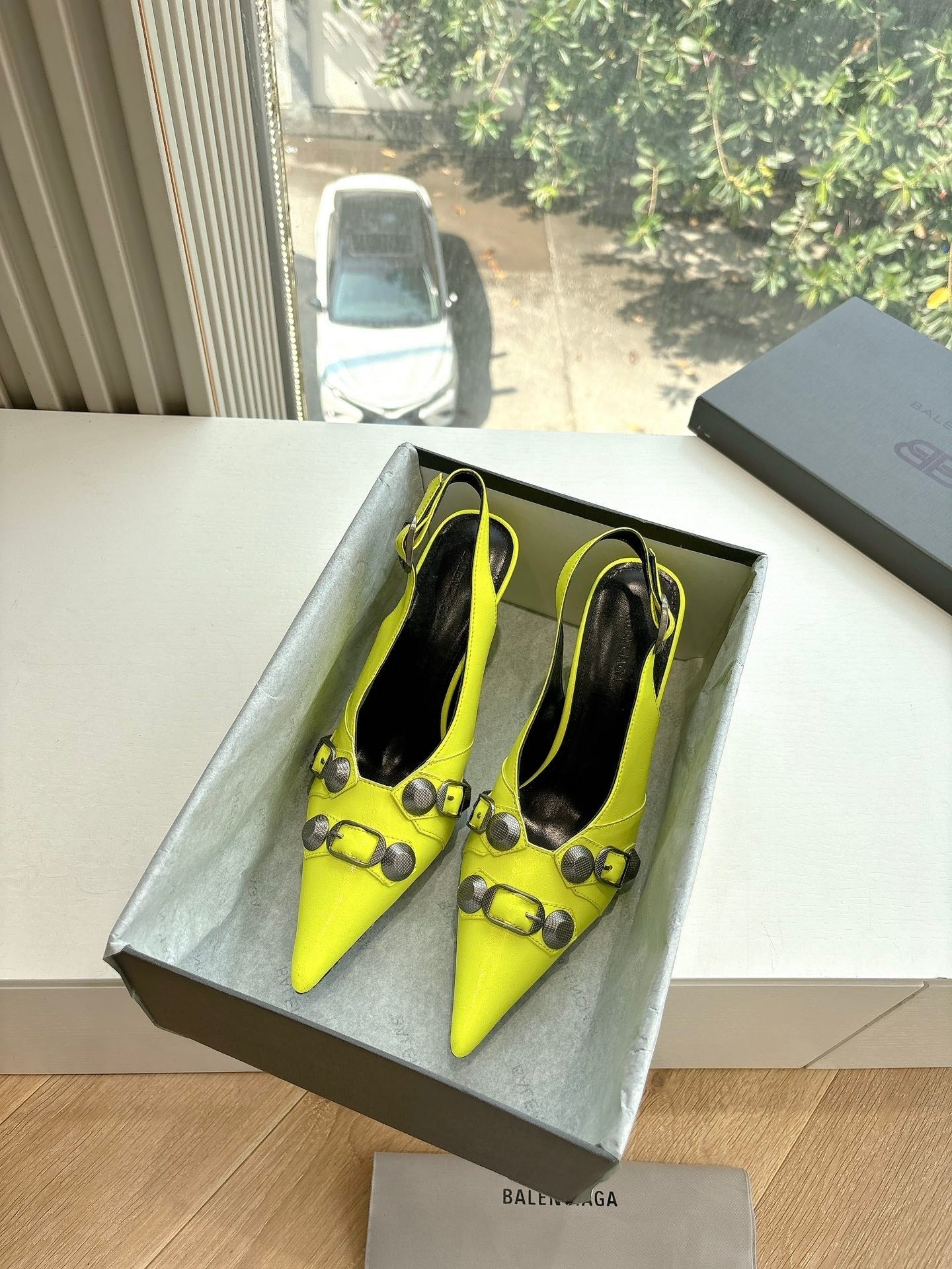 CAGOLE HIGH SLINGBACK IN YELLOW GLOSSY CALFSKIN - 34