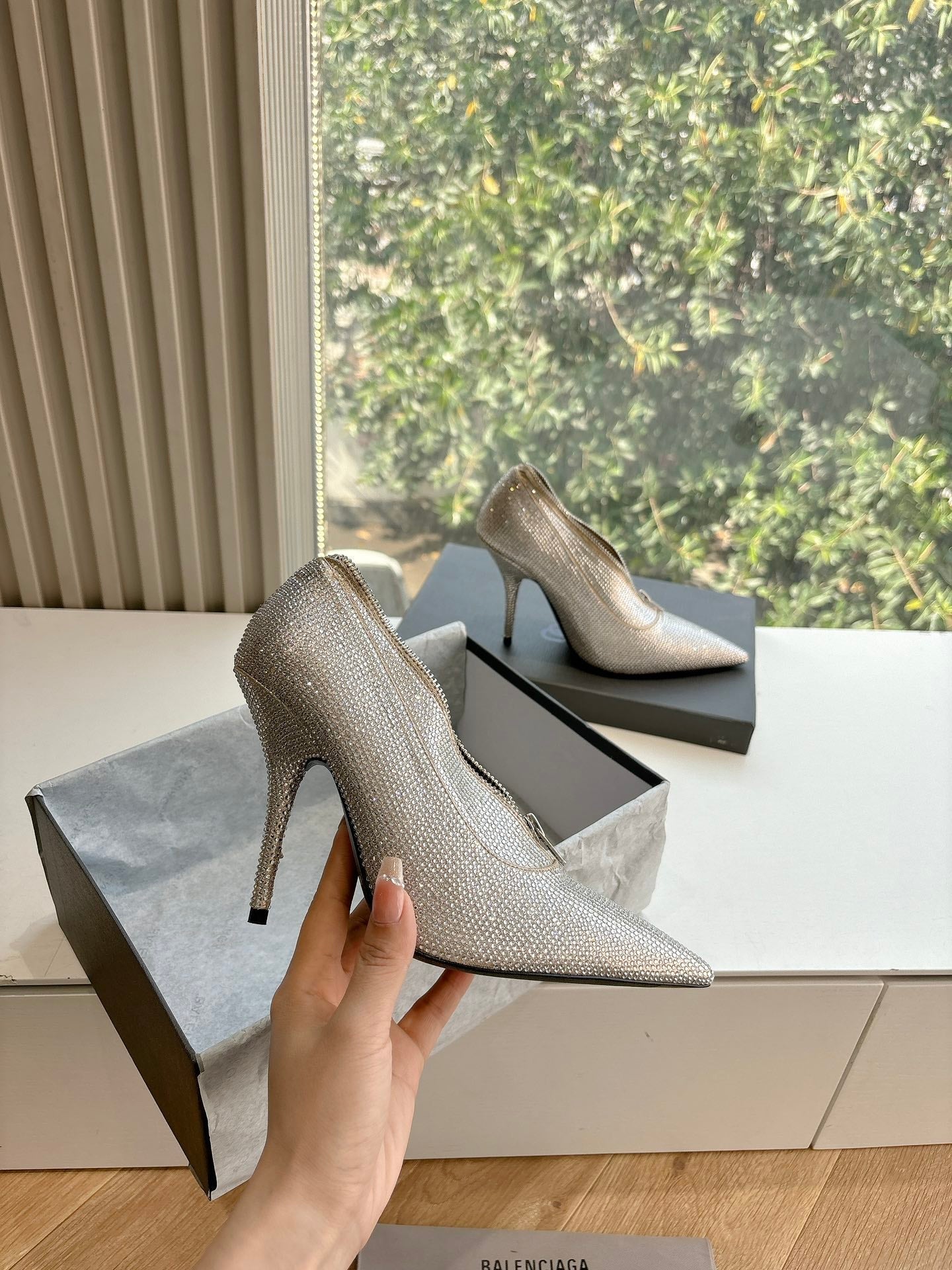 ZIPPER POINTED-TOE HIGH PUMPS IN BEIGE SUEDE ATTACHED SILVER CRYSTAL - 34