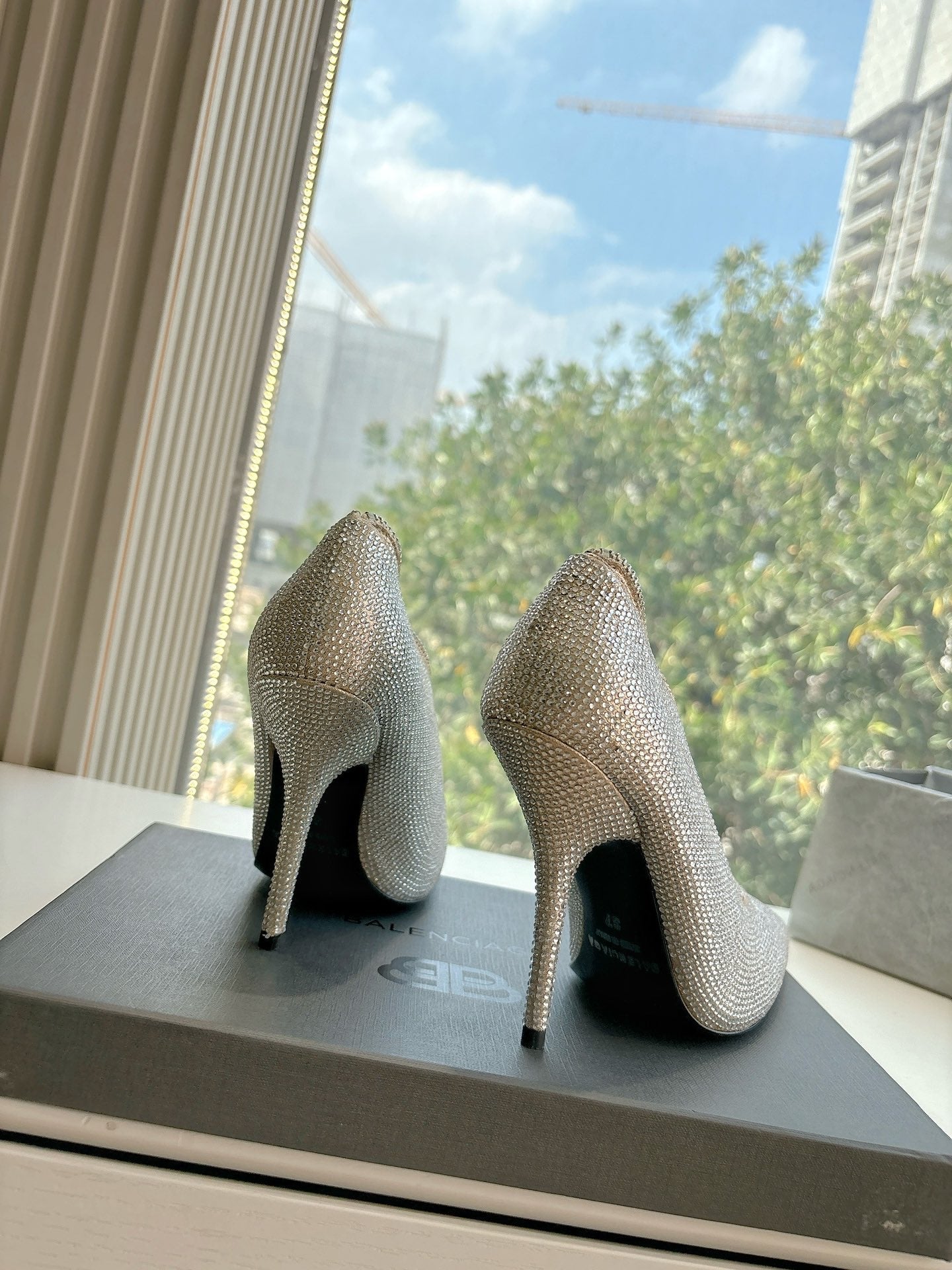 ZIPPER POINTED-TOE HIGH PUMPS IN BEIGE SUEDE ATTACHED SILVER CRYSTAL - 34