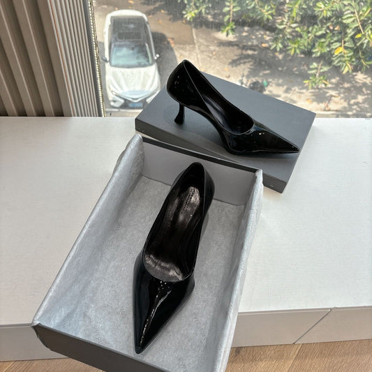 HIGH PUMPS IN BLACK PATENT CALFSKIN - 34