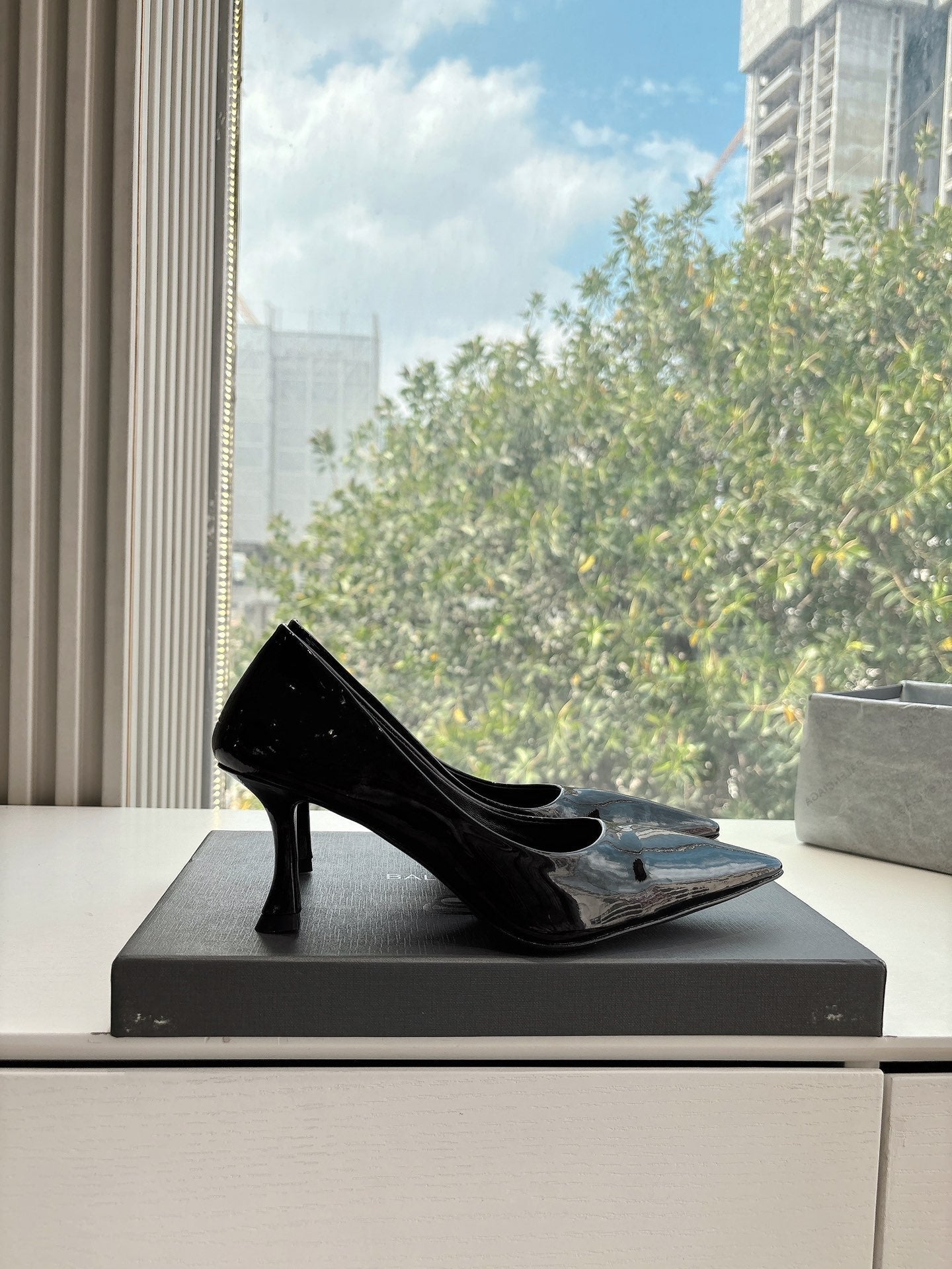 HIGH PUMPS IN BLACK PATENT CALFSKIN - 34