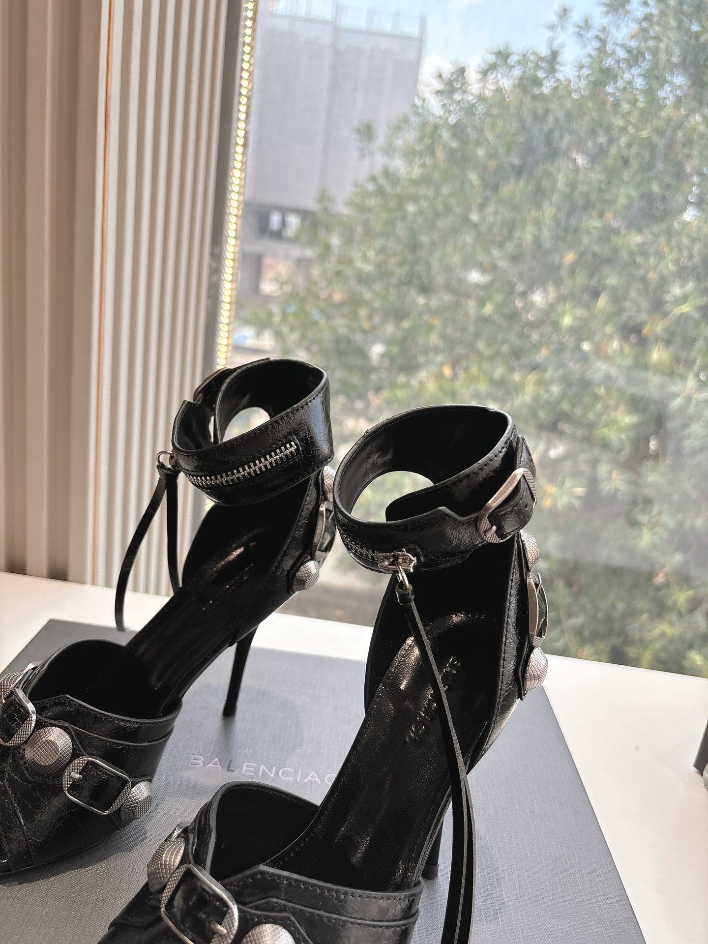 CAGOLE HIGH-HEEL SANDALS IN BLACK LAMBSKIN - 34
