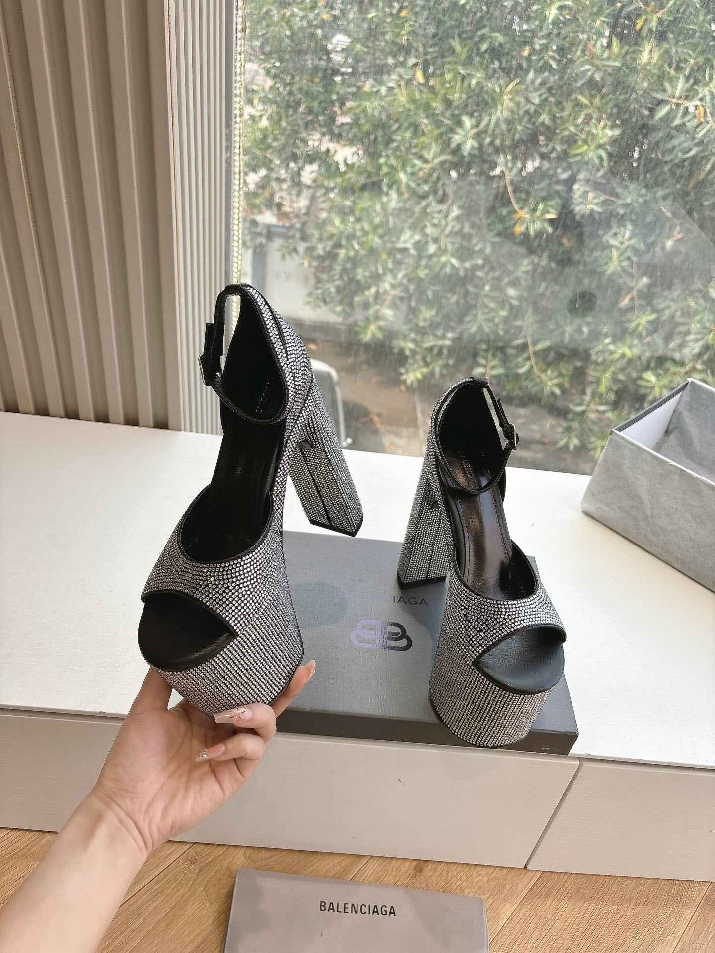 PLATFORM ANKLE STRAP HEELS IN BLACK ATTACHED RHINESTONES CALFSKIN - 34