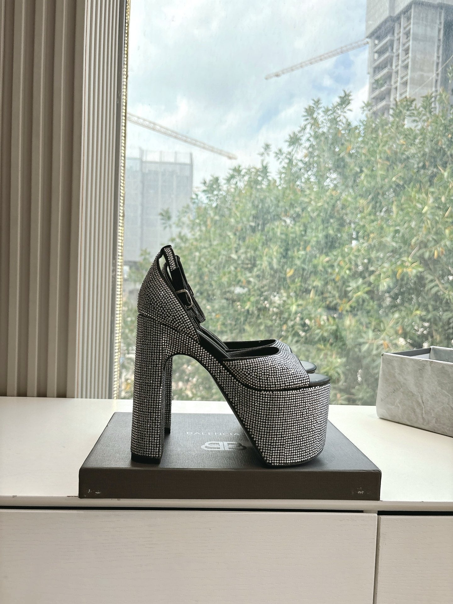 PLATFORM ANKLE STRAP HEELS IN BLACK ATTACHED RHINESTONES CALFSKIN - 34