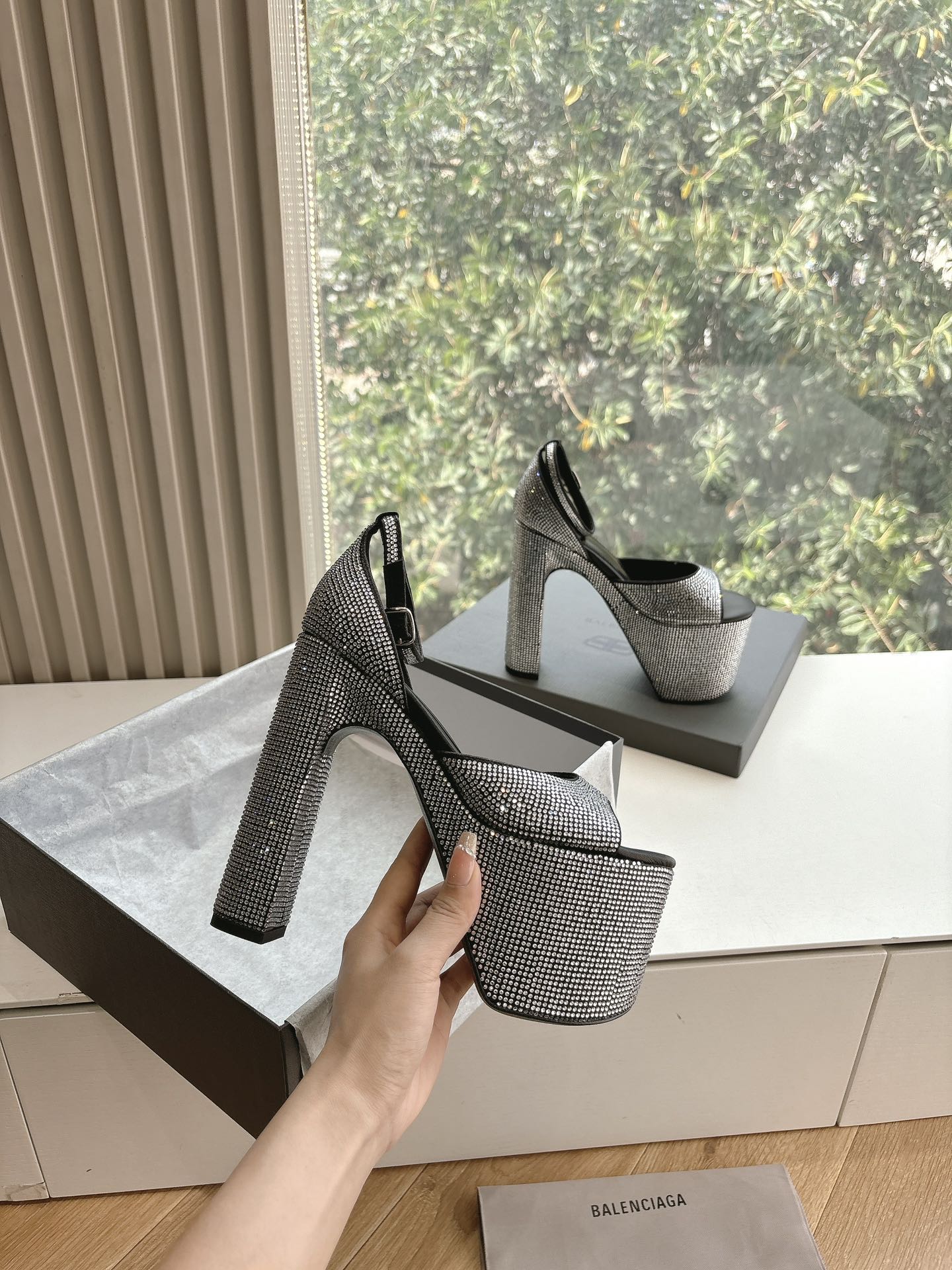 PLATFORM ANKLE STRAP HEELS IN BLACK ATTACHED RHINESTONES CALFSKIN - 34