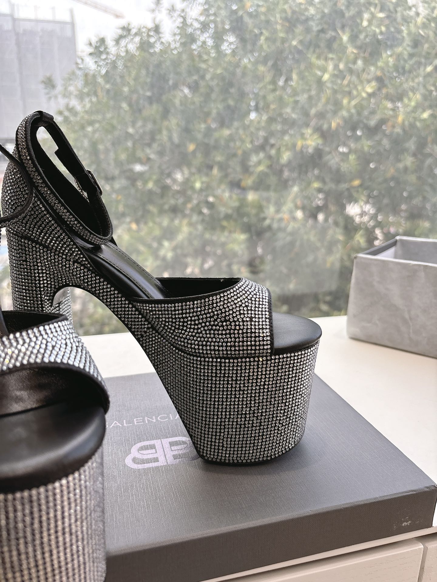 PLATFORM ANKLE STRAP HEELS IN BLACK ATTACHED RHINESTONES CALFSKIN - 34