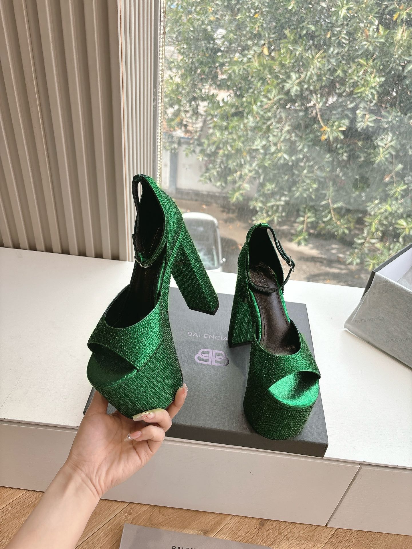 PLATFORM ANKLE STRAP HEELS IN GREEN METALLIC ATTACHED RHINESTONES CALFSKIN - 34