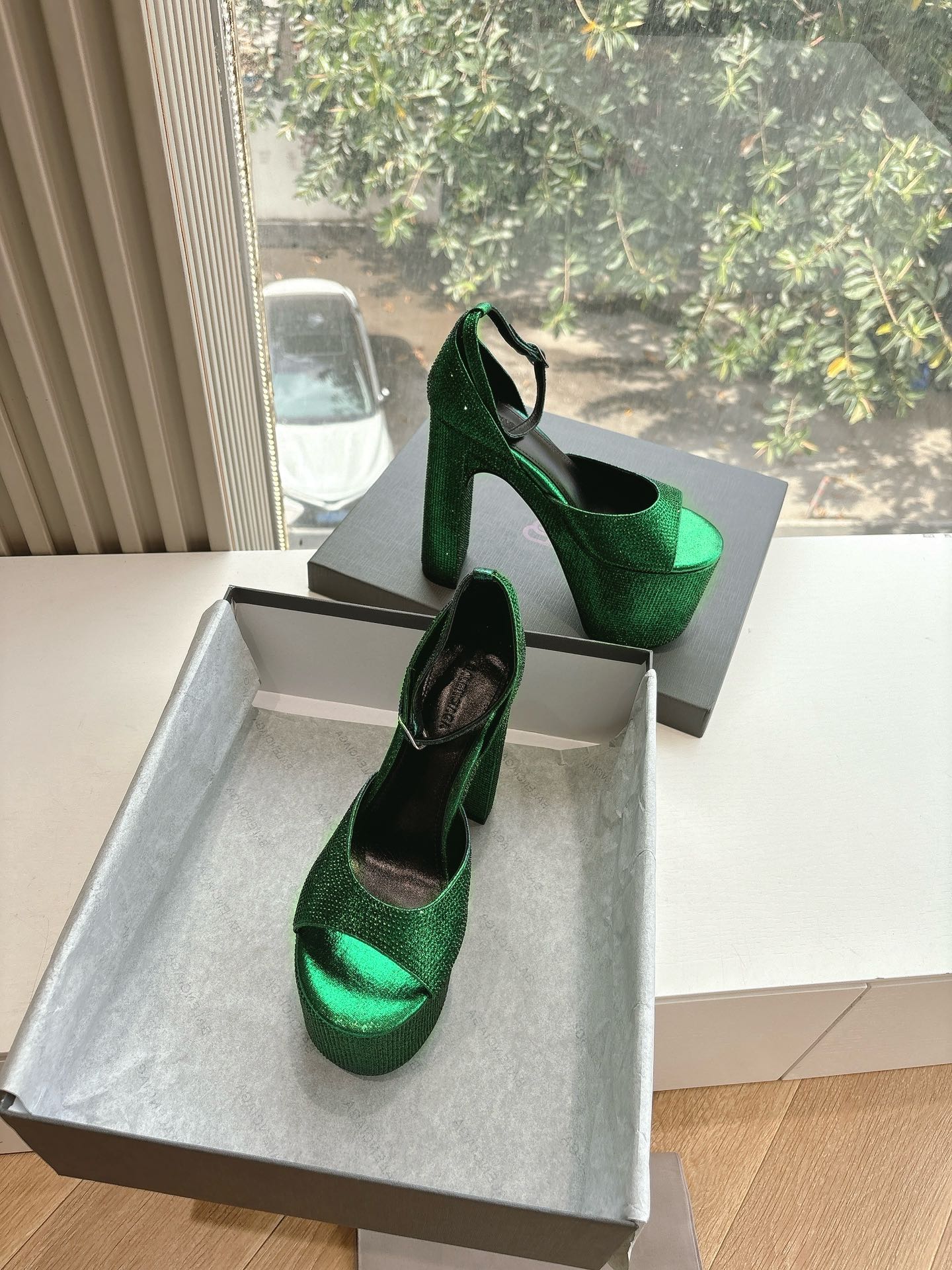 PLATFORM ANKLE STRAP HEELS IN GREEN METALLIC ATTACHED RHINESTONES CALFSKIN - 34