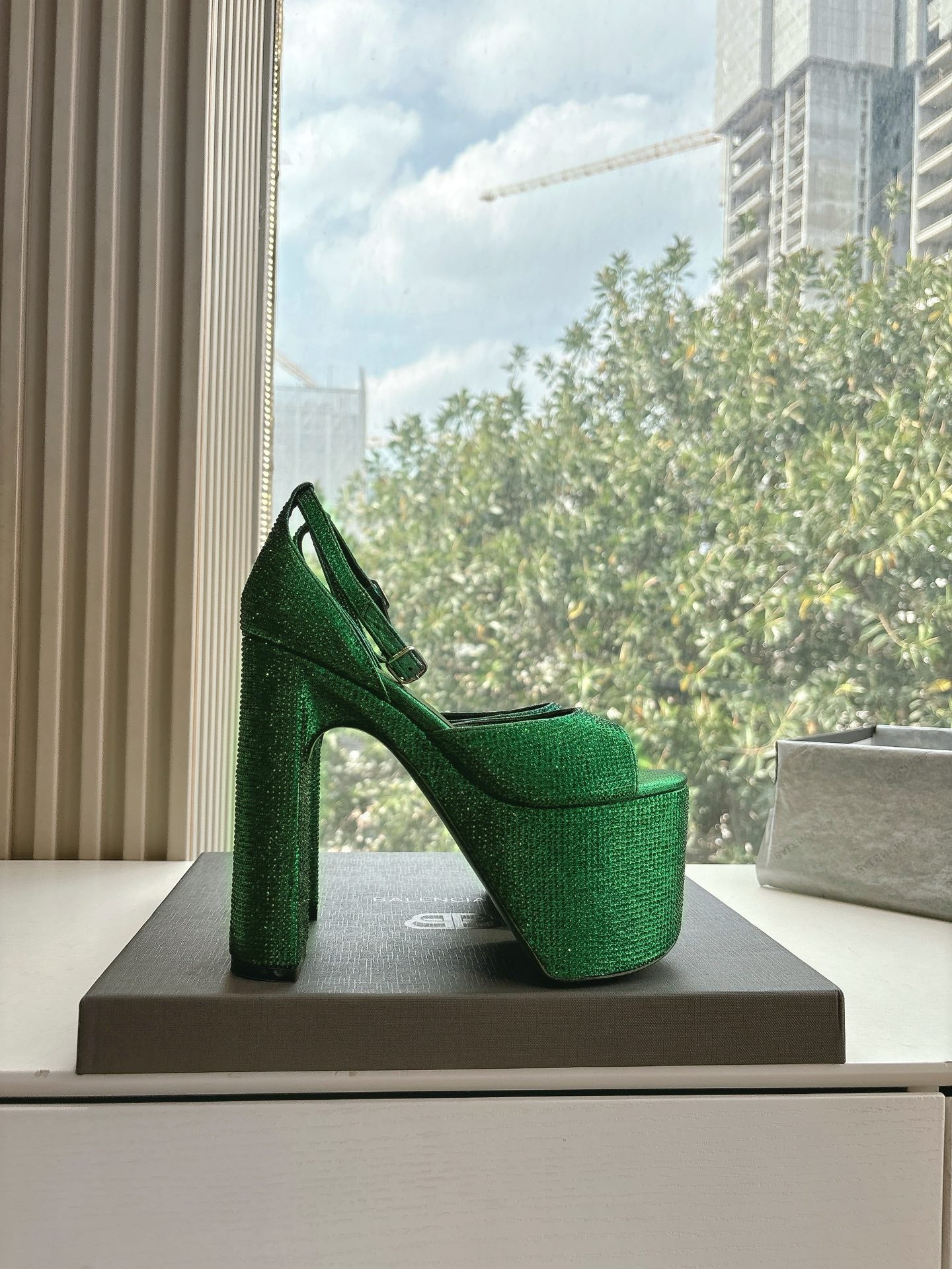 PLATFORM ANKLE STRAP HEELS IN GREEN METALLIC ATTACHED RHINESTONES CALFSKIN - 34