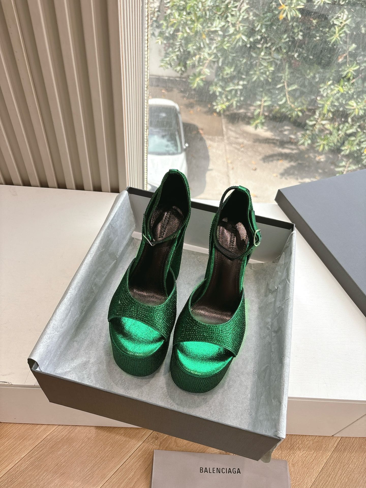 PLATFORM ANKLE STRAP HEELS IN GREEN METALLIC ATTACHED RHINESTONES CALFSKIN - 34