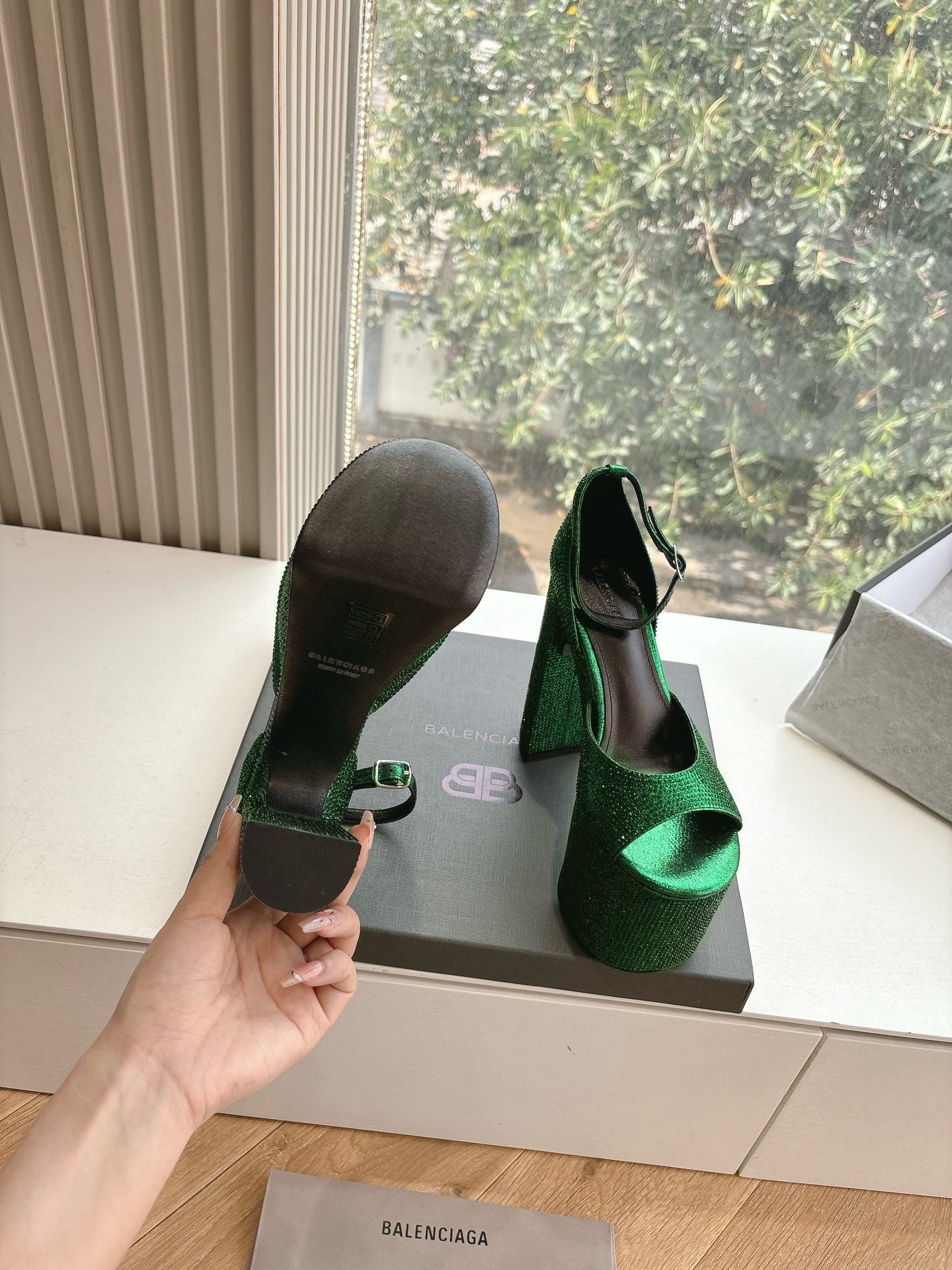PLATFORM ANKLE STRAP HEELS IN GREEN METALLIC ATTACHED RHINESTONES CALFSKIN - 34