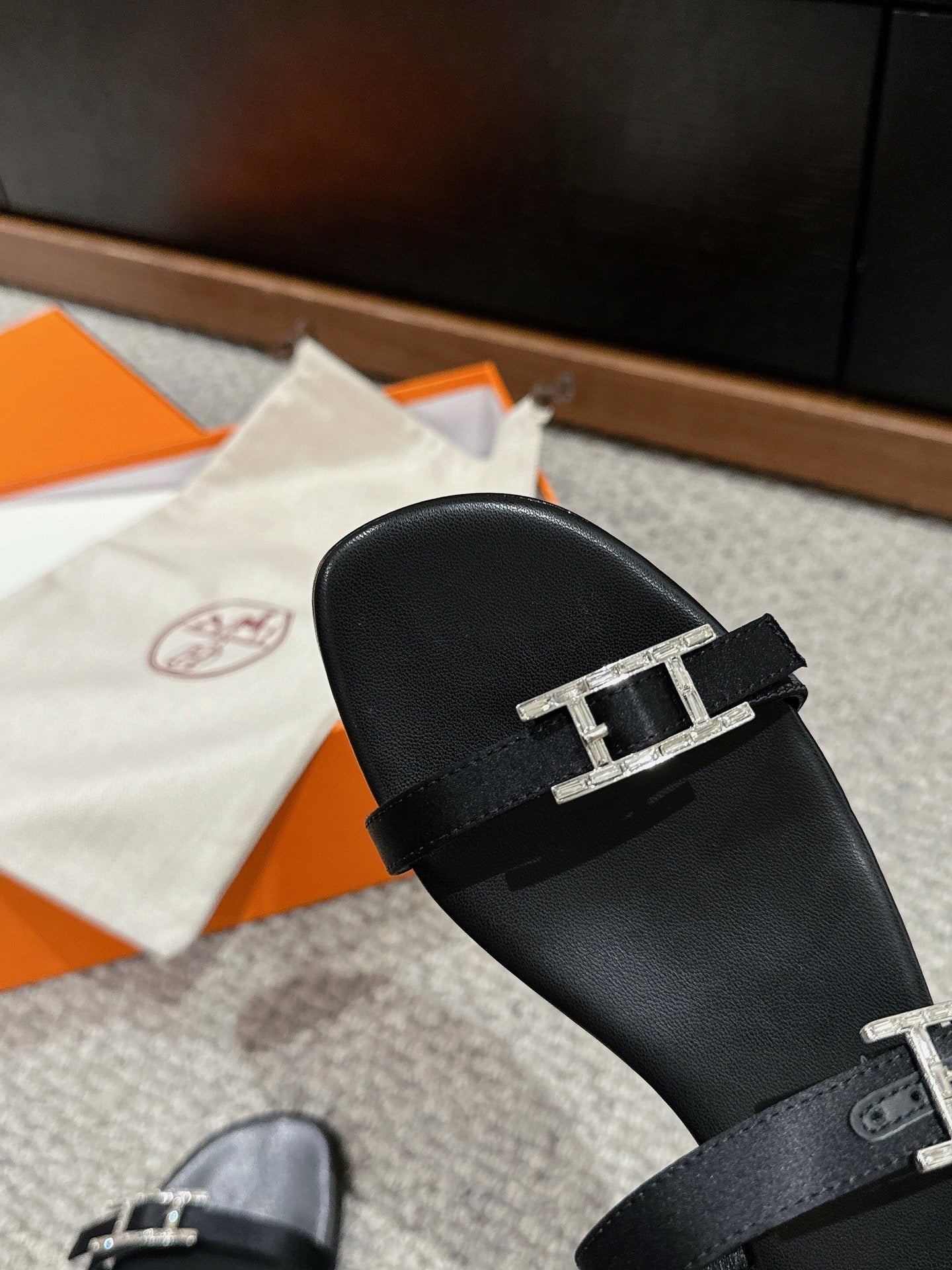 BUCKLE SANDAL BLACK CALFSKIN - 35