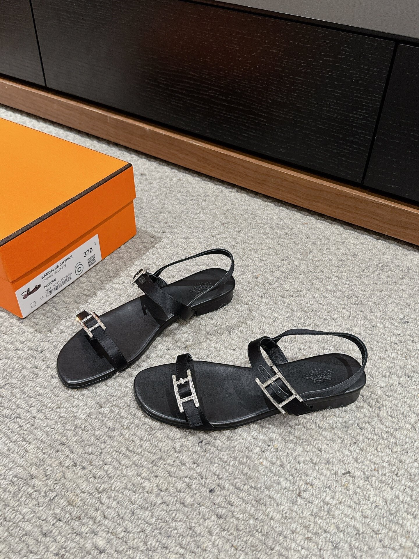 BUCKLE SANDAL BLACK CALFSKIN - 35