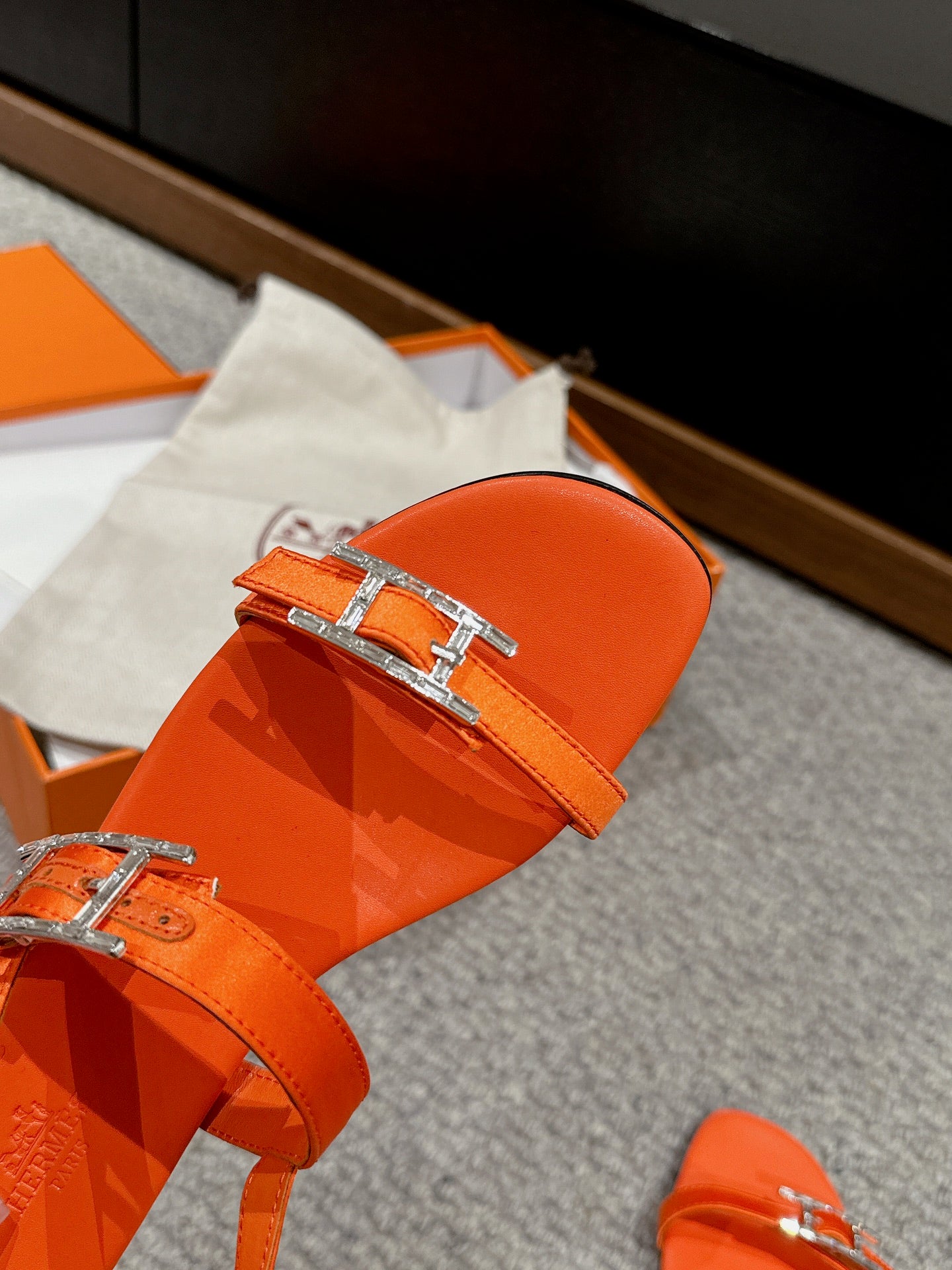 BUCKLE SANDAL BRIGHT ORANGE CALFSKIN - 35
