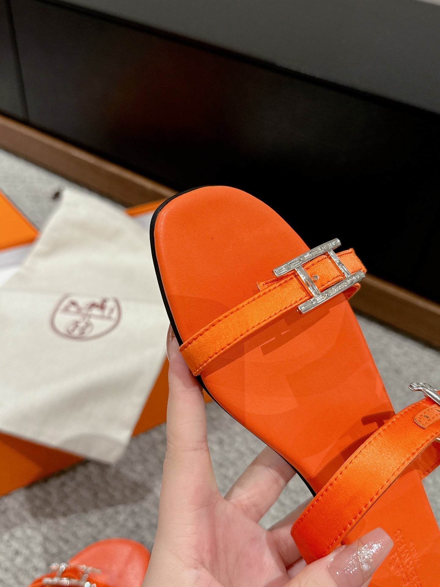 BUCKLE SANDAL BRIGHT ORANGE CALFSKIN - 35
