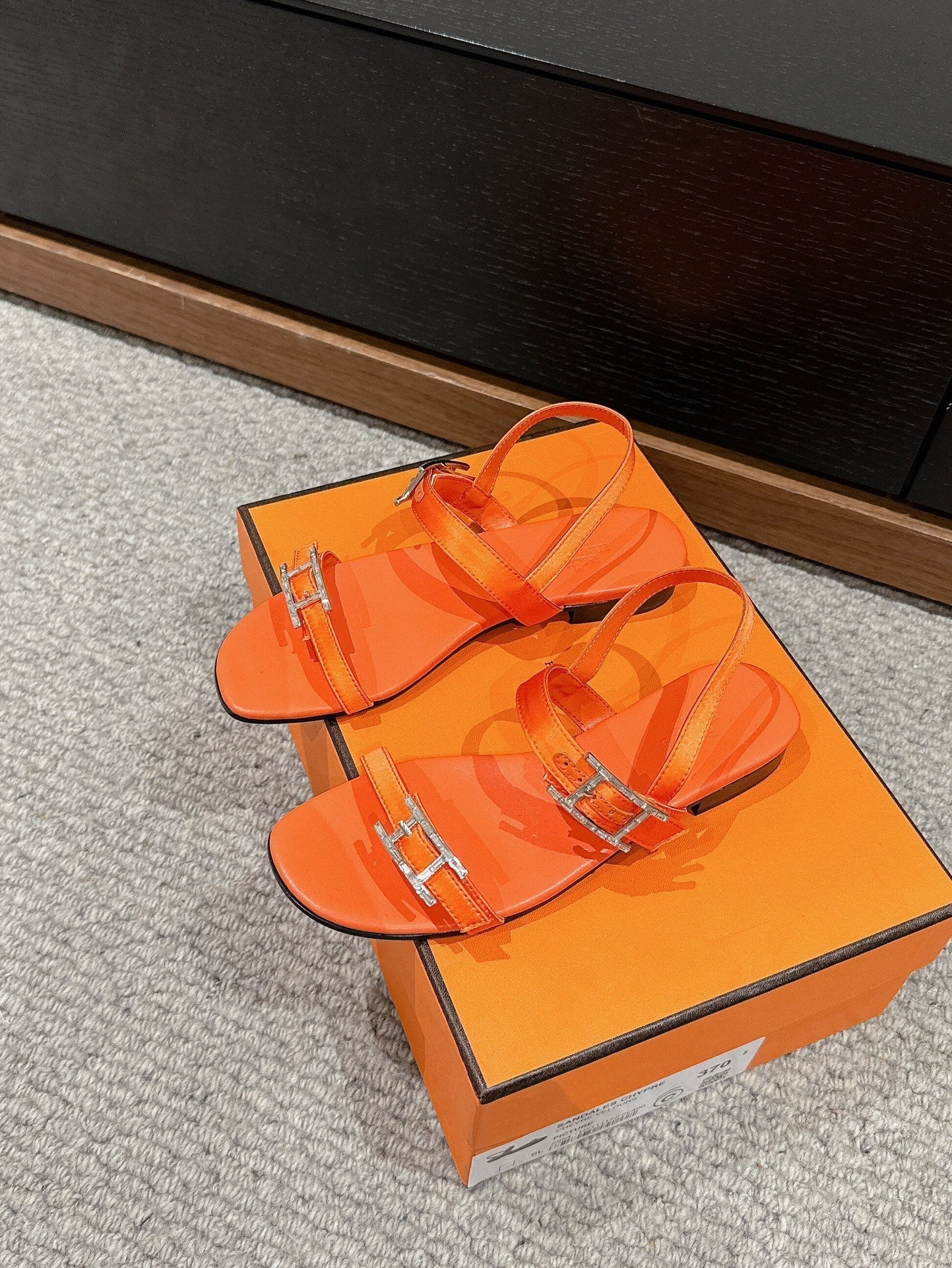 BUCKLE SANDAL BRIGHT ORANGE CALFSKIN - 35