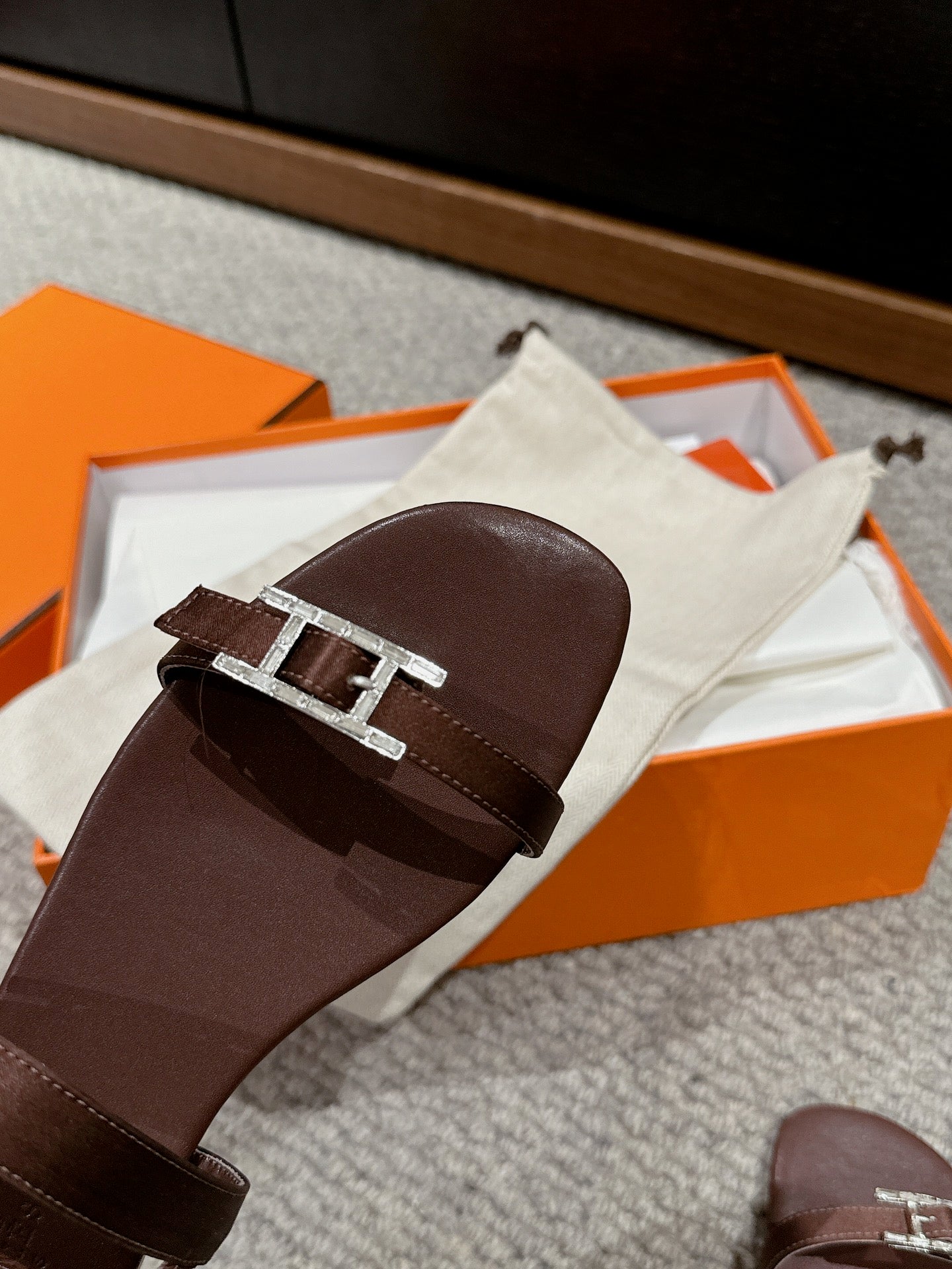 BUCKLE SANDAL CHOCOLATE CALFSKIN - 35