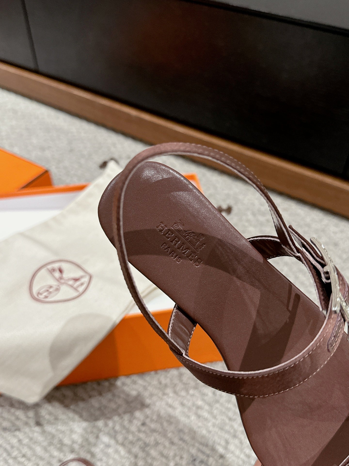 BUCKLE SANDAL CHOCOLATE CALFSKIN - 35