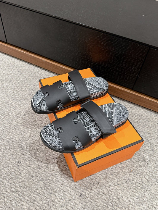 CHYPRE SANDAL BLACK CALFSKIN UNIQUE - 35
