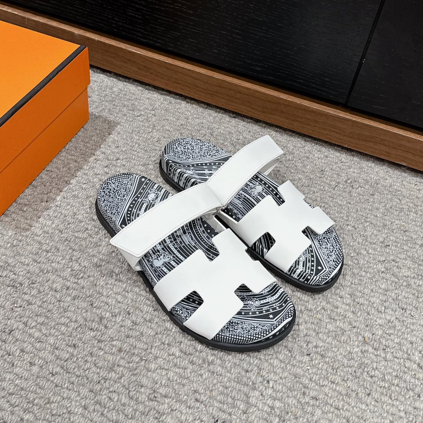 CHYPRE SANDAL WHITE CALFSKIN UNIQUE - 35