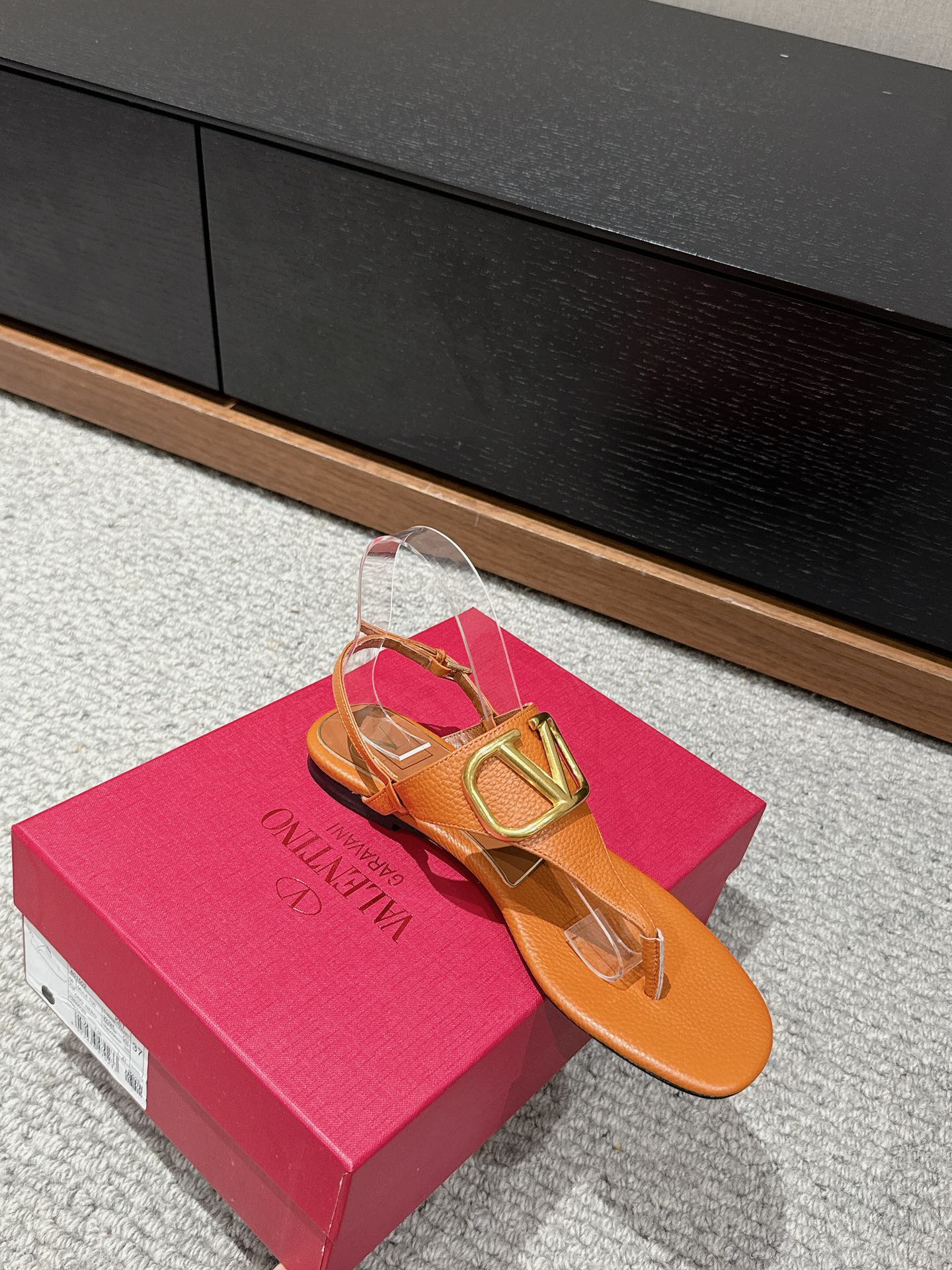 THONG SANDAL IN GINGER ORANGE CALFSKIN WITH GOLD LOGO - 35