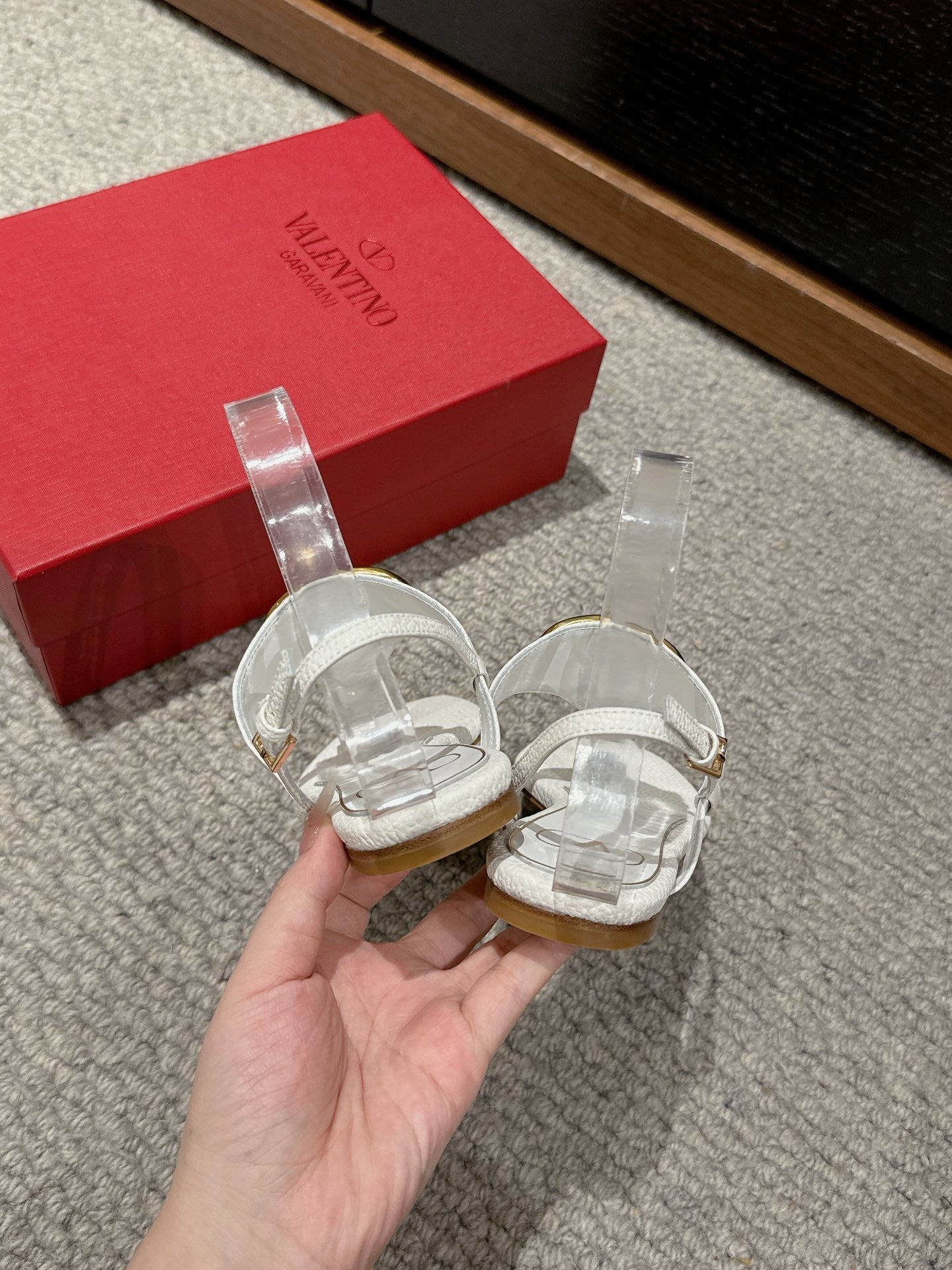 THONG SANDAL IN WHITE CALFSKIN WITH GOLD LOGO - 35