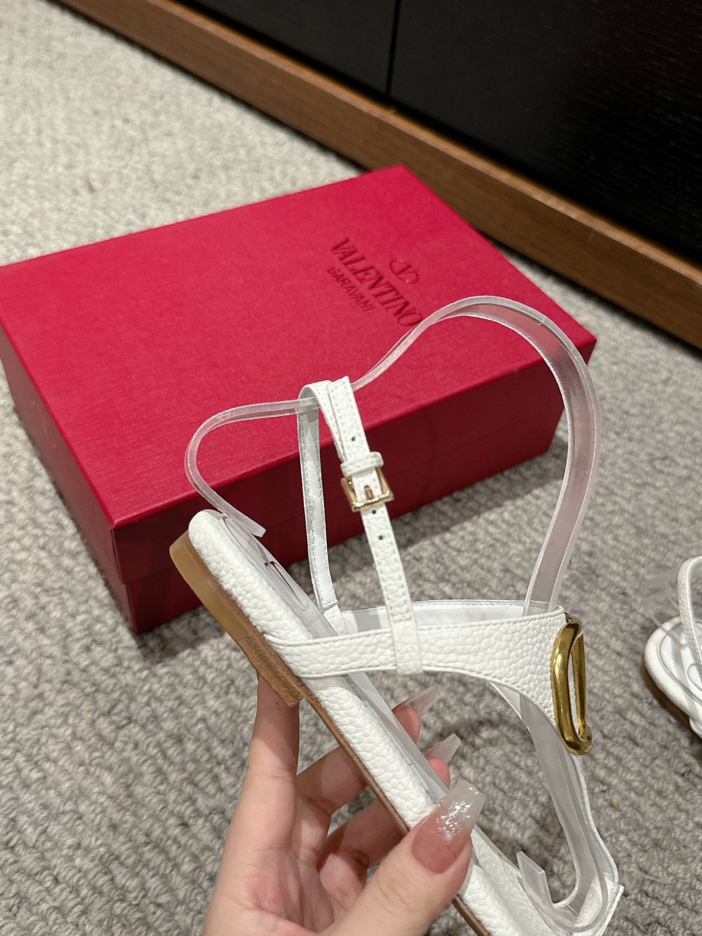 THONG SANDAL IN WHITE CALFSKIN WITH GOLD LOGO - 35